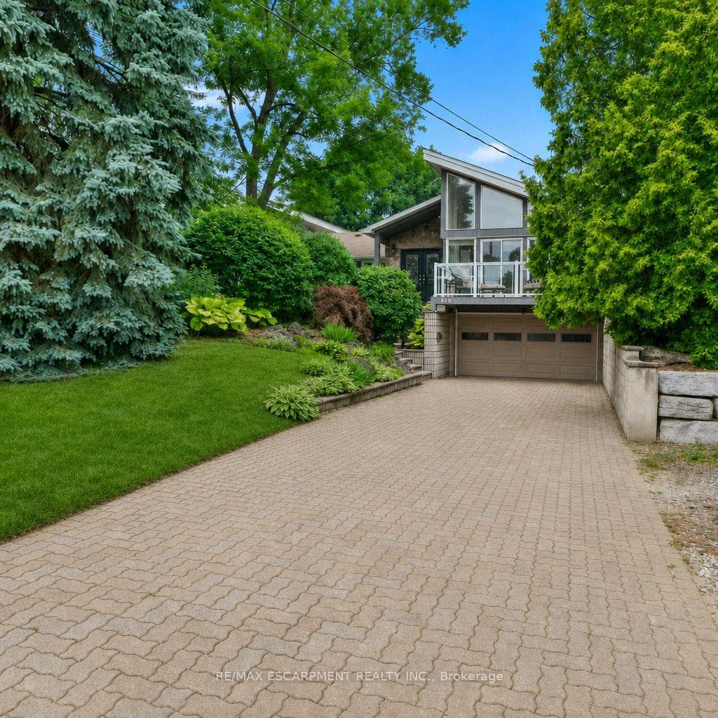615 VANESSA Crescent photo 1