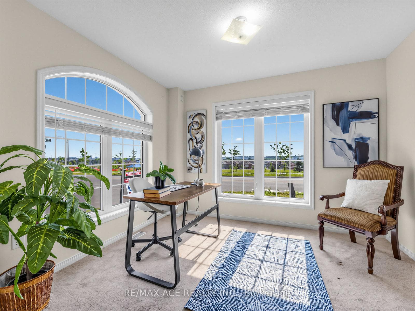 35 Turnerbury Avenue photo 3