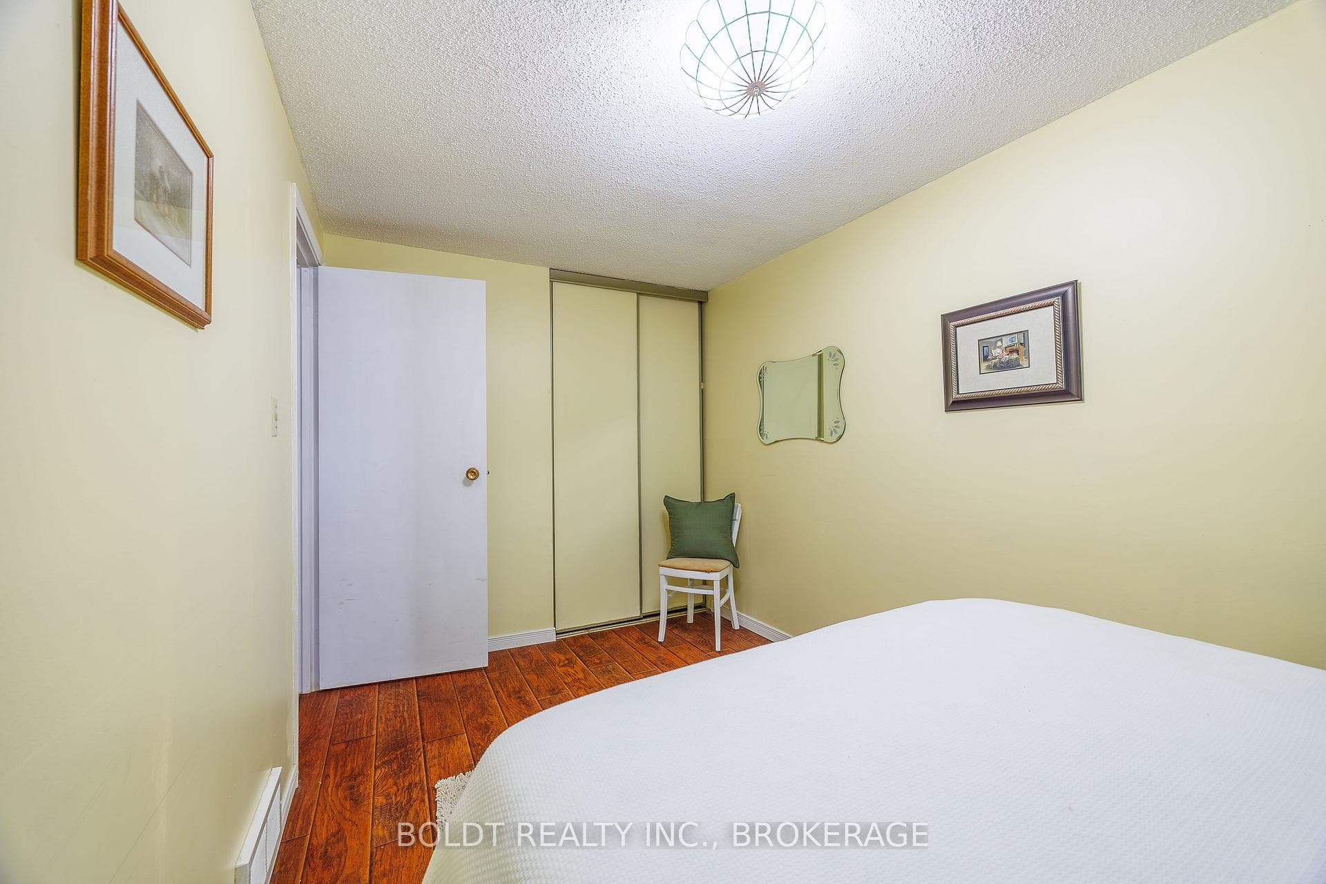 77 Elma Street photo 23