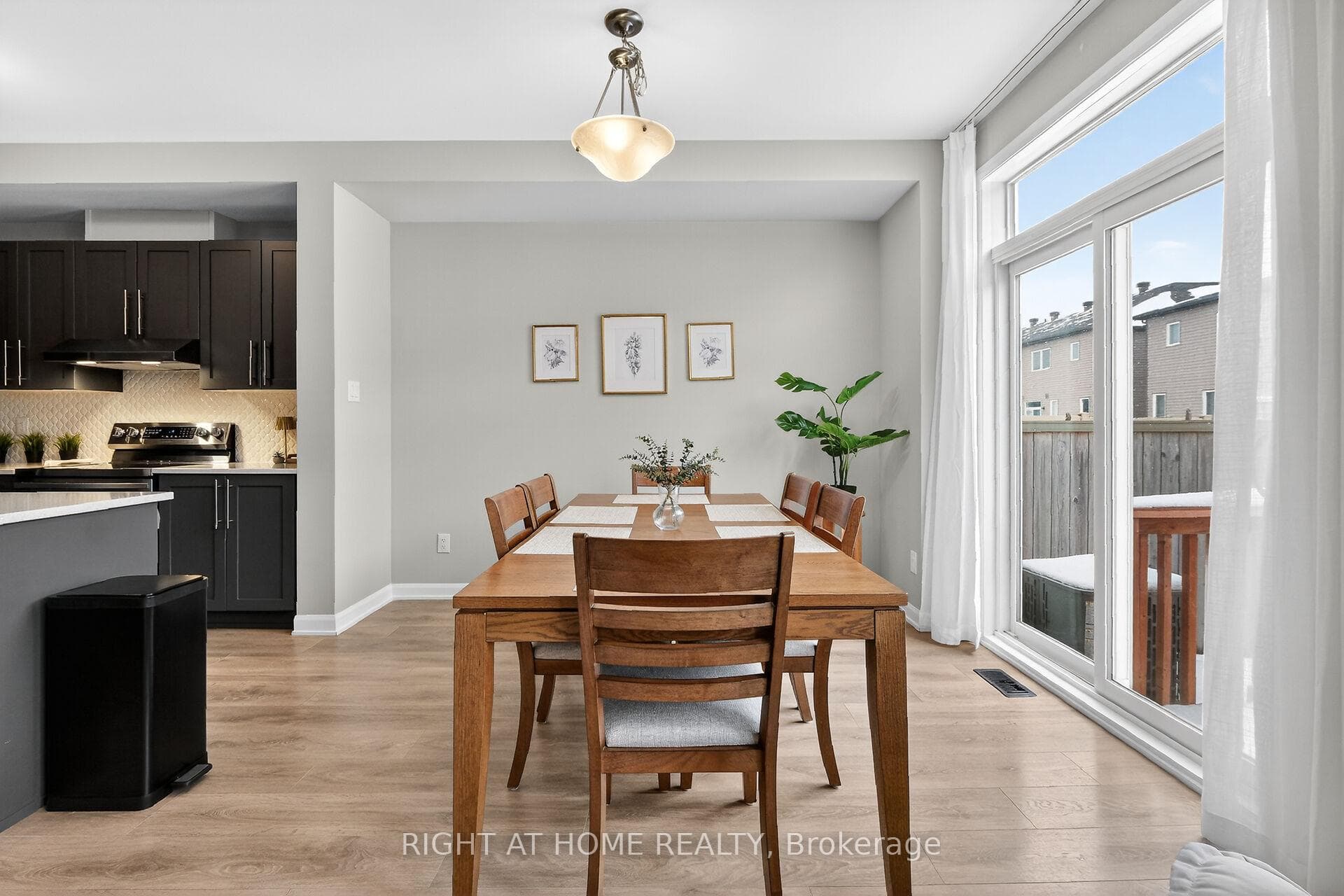 577 Decoeur Drive photo 13