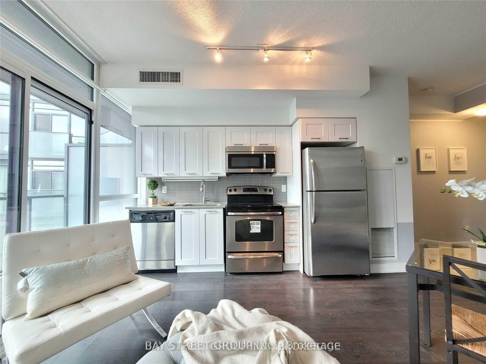 169 Fort York Boulevard Unit 612 photo 6