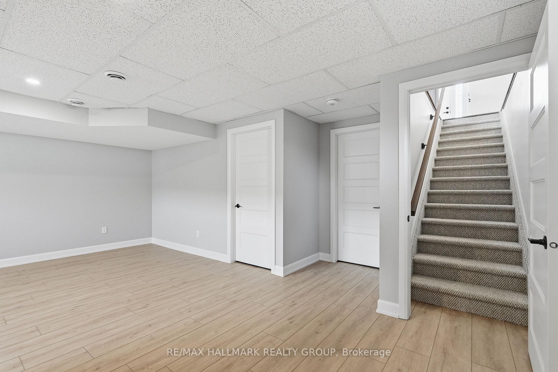 146 ELIZABETH Drive photo 34