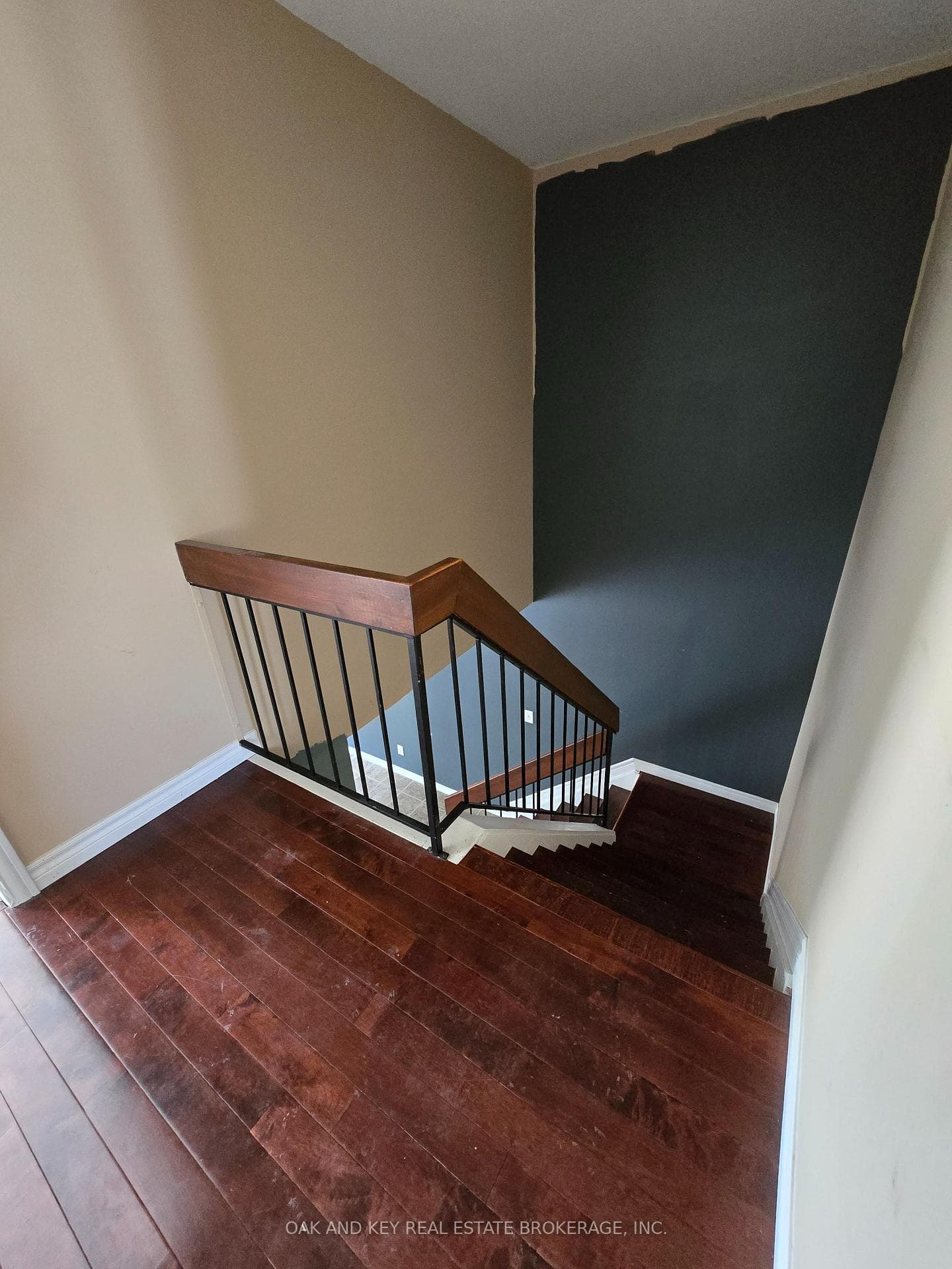 895 Dalhousie Drive photo 7