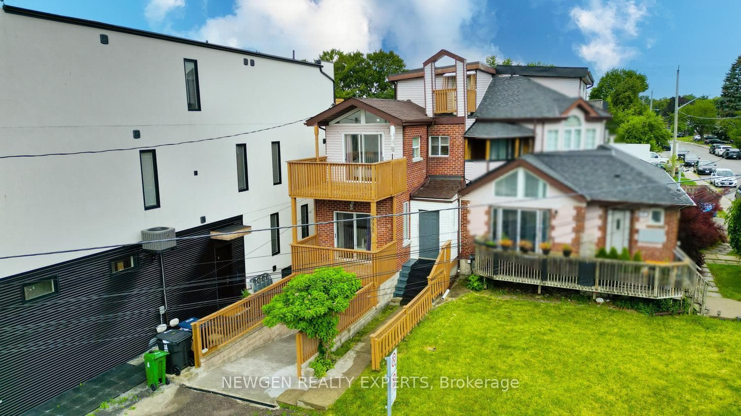 592A Danforth Road photo 2