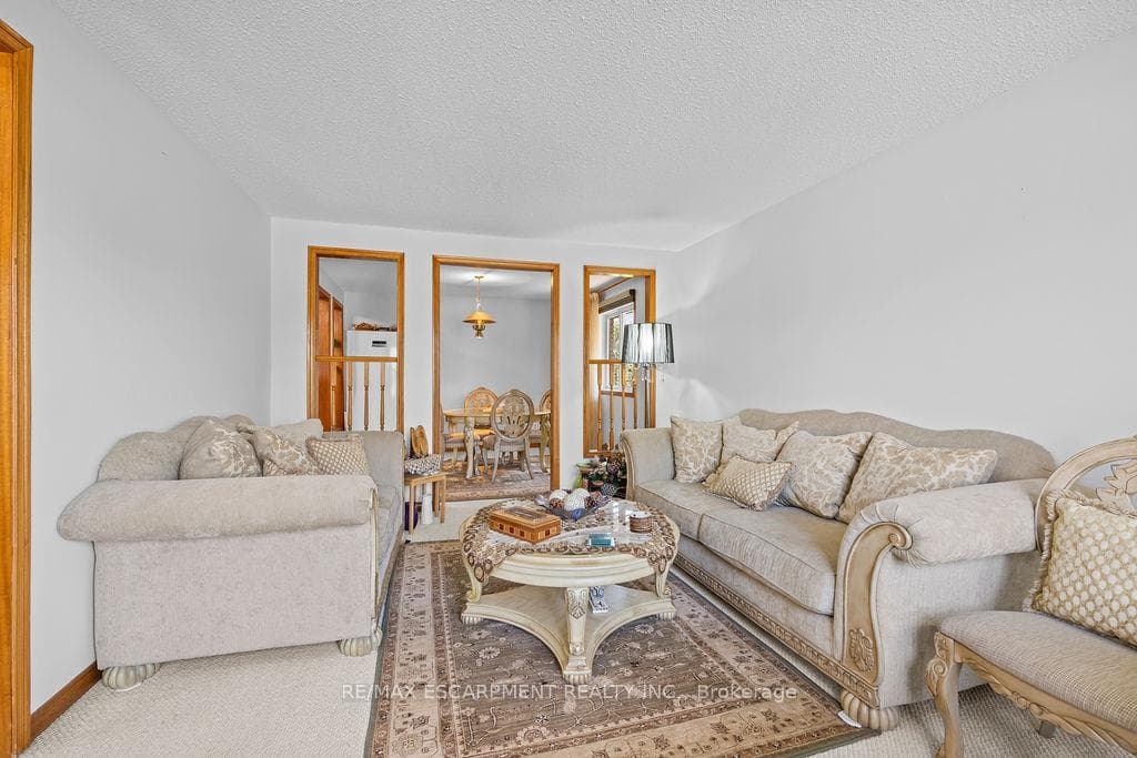 140 Solomon Crescent photo 12