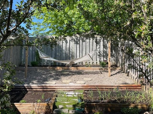 389 Ferndale Drive photo 30