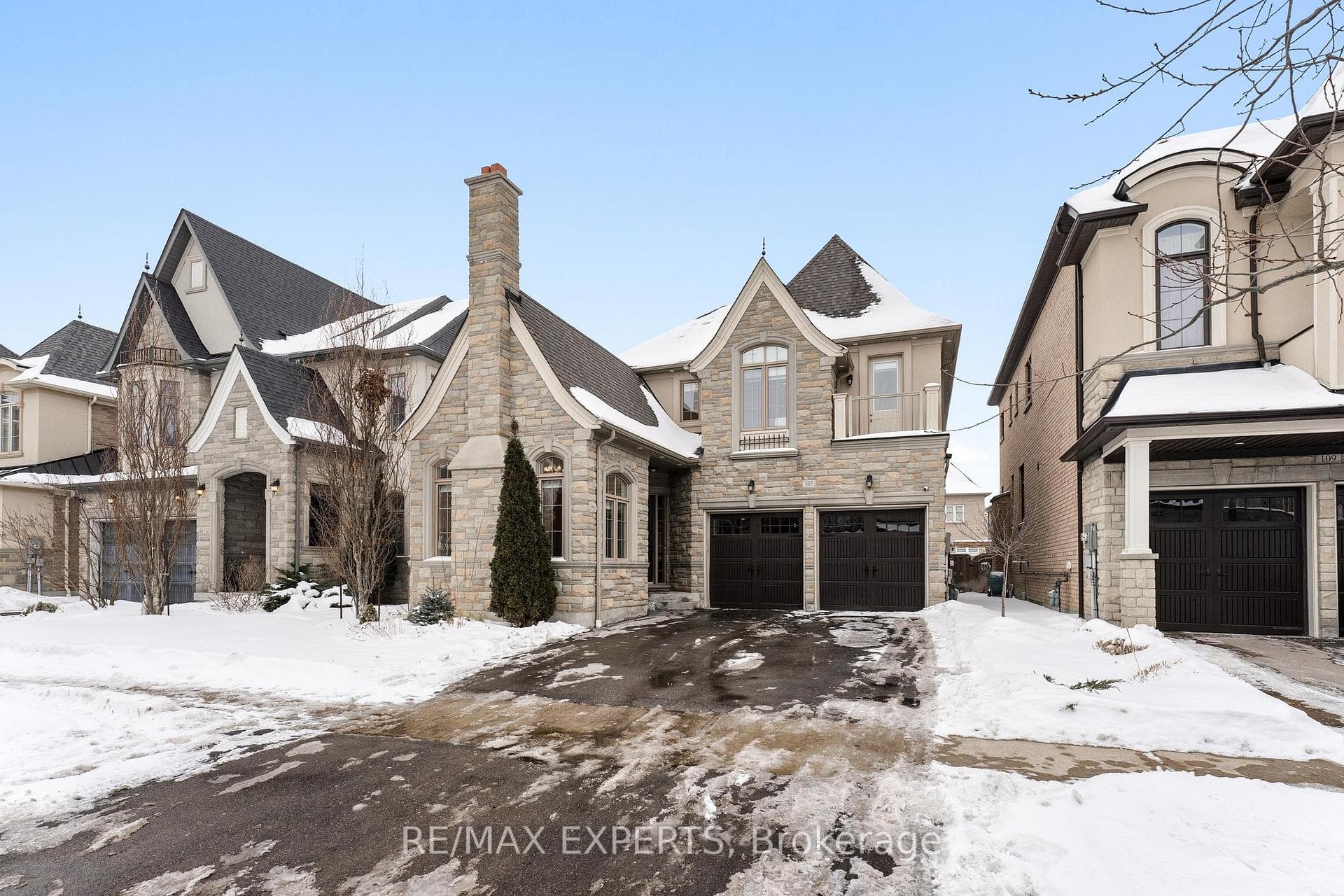 107 BURNS Boulevard photo 4
