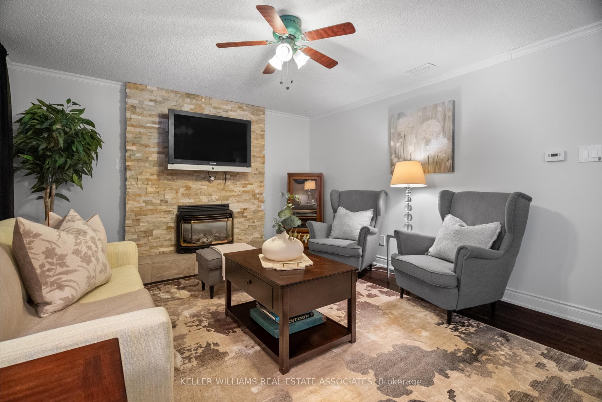 8 Hilltop Crescent photo 19