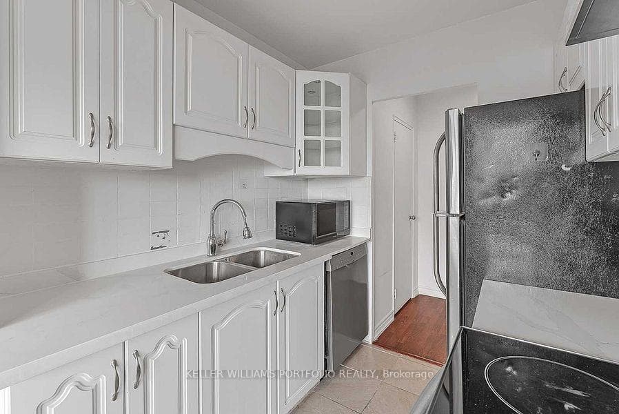 921 Midland Avenue Unit 704 photo 14