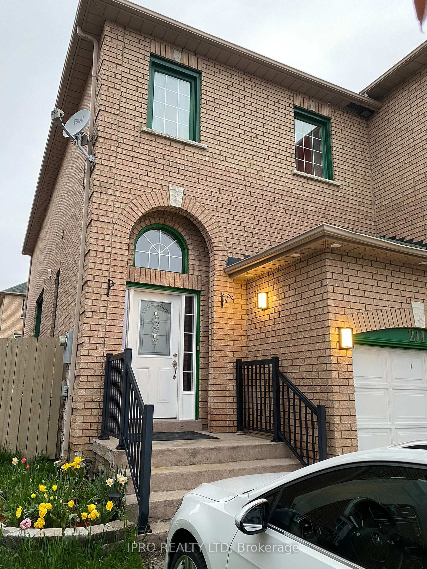 211 Provincial Place photo 3