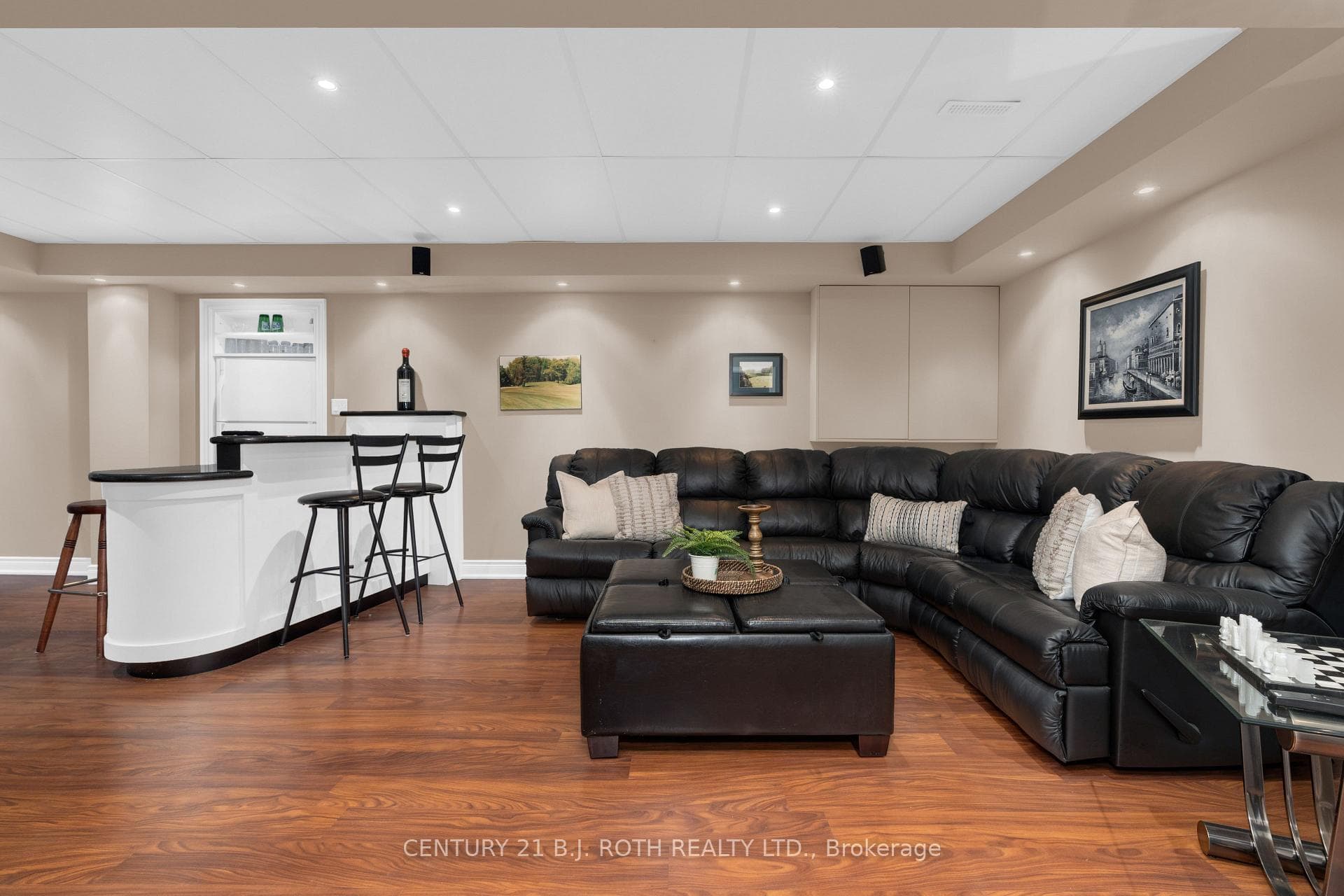 360 Codrington Street photo 37
