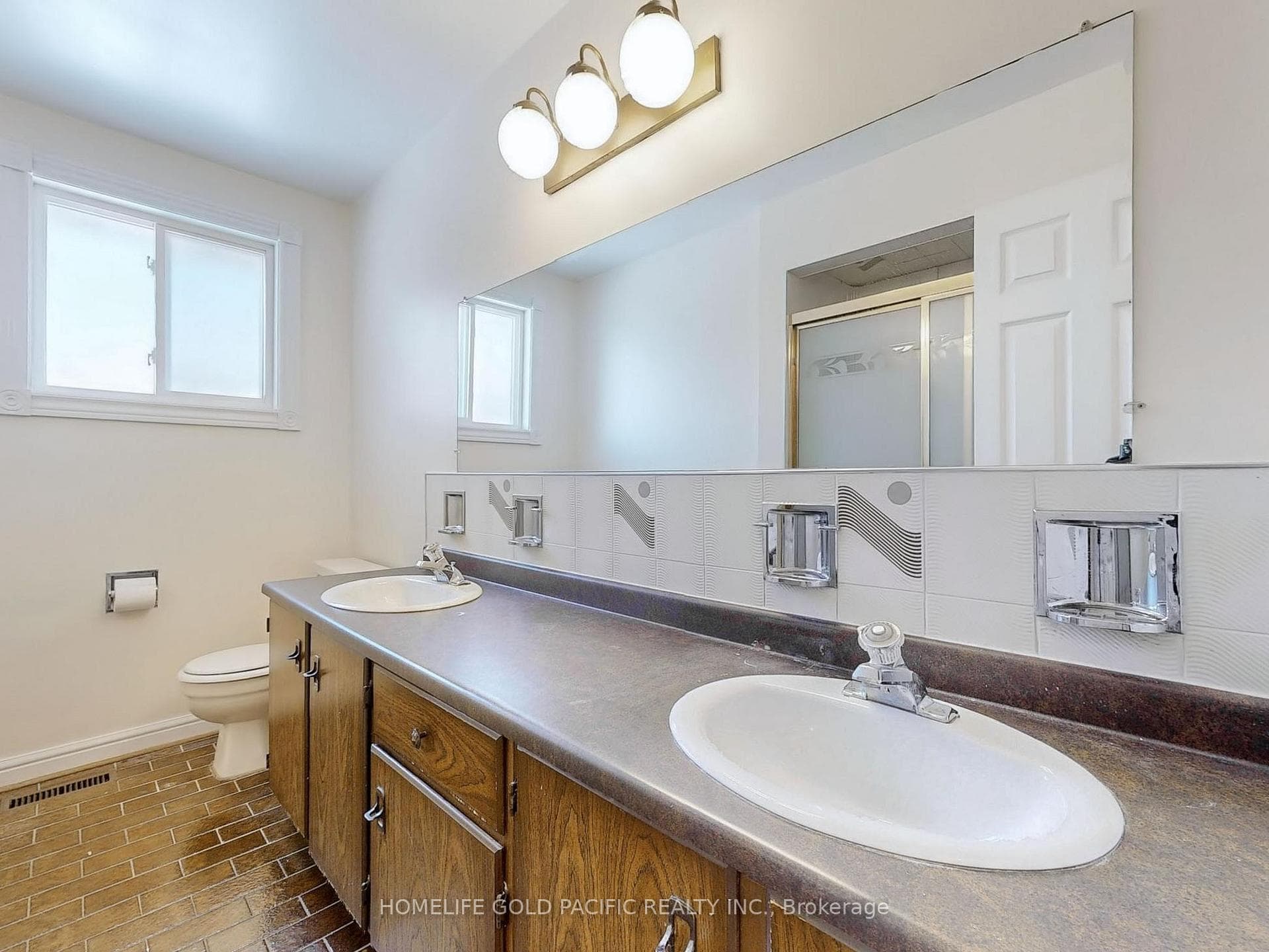 6 Loganberry Crescent photo 38