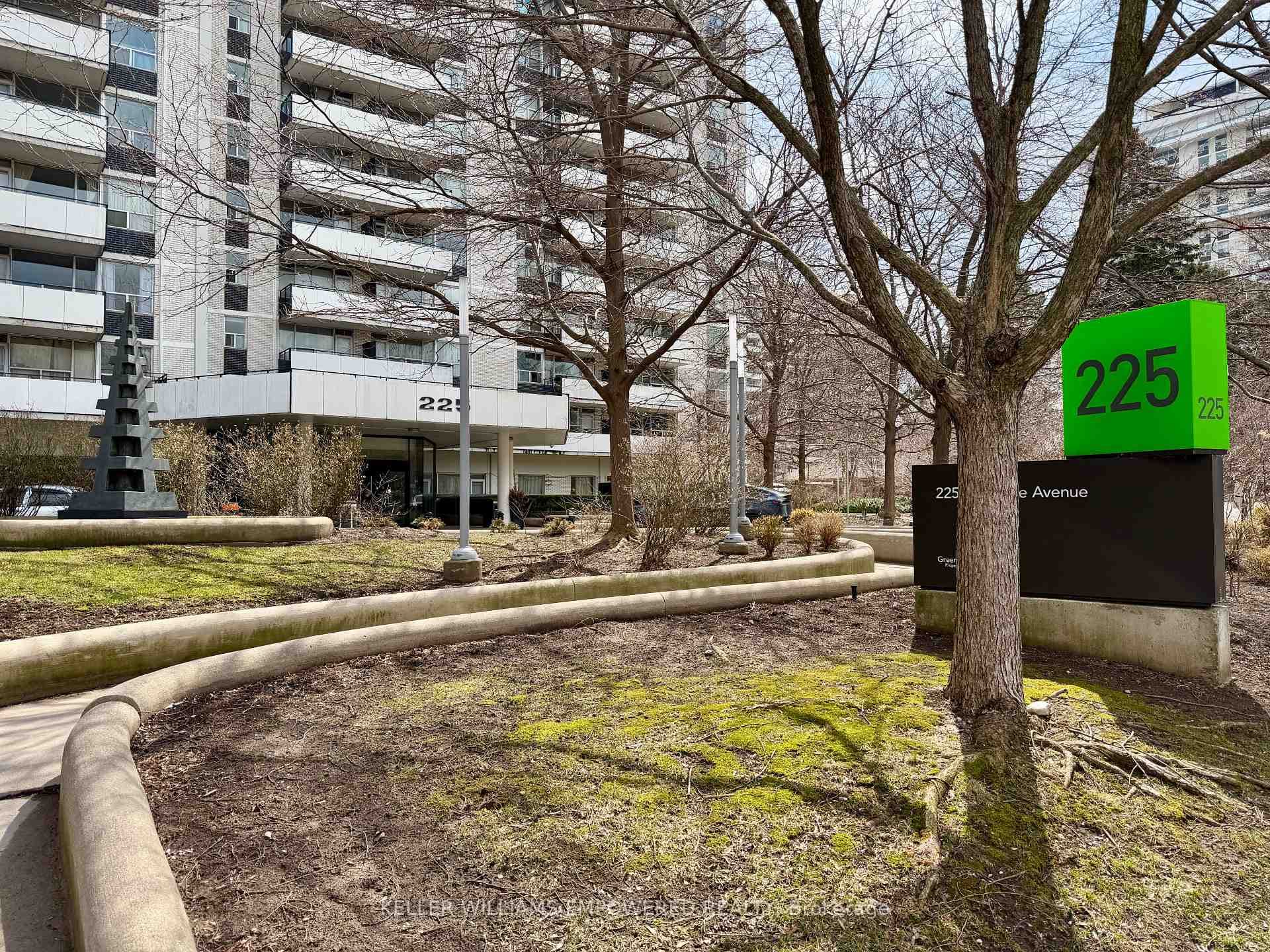 225 Davisville Avenue Unit 2510 photo 1