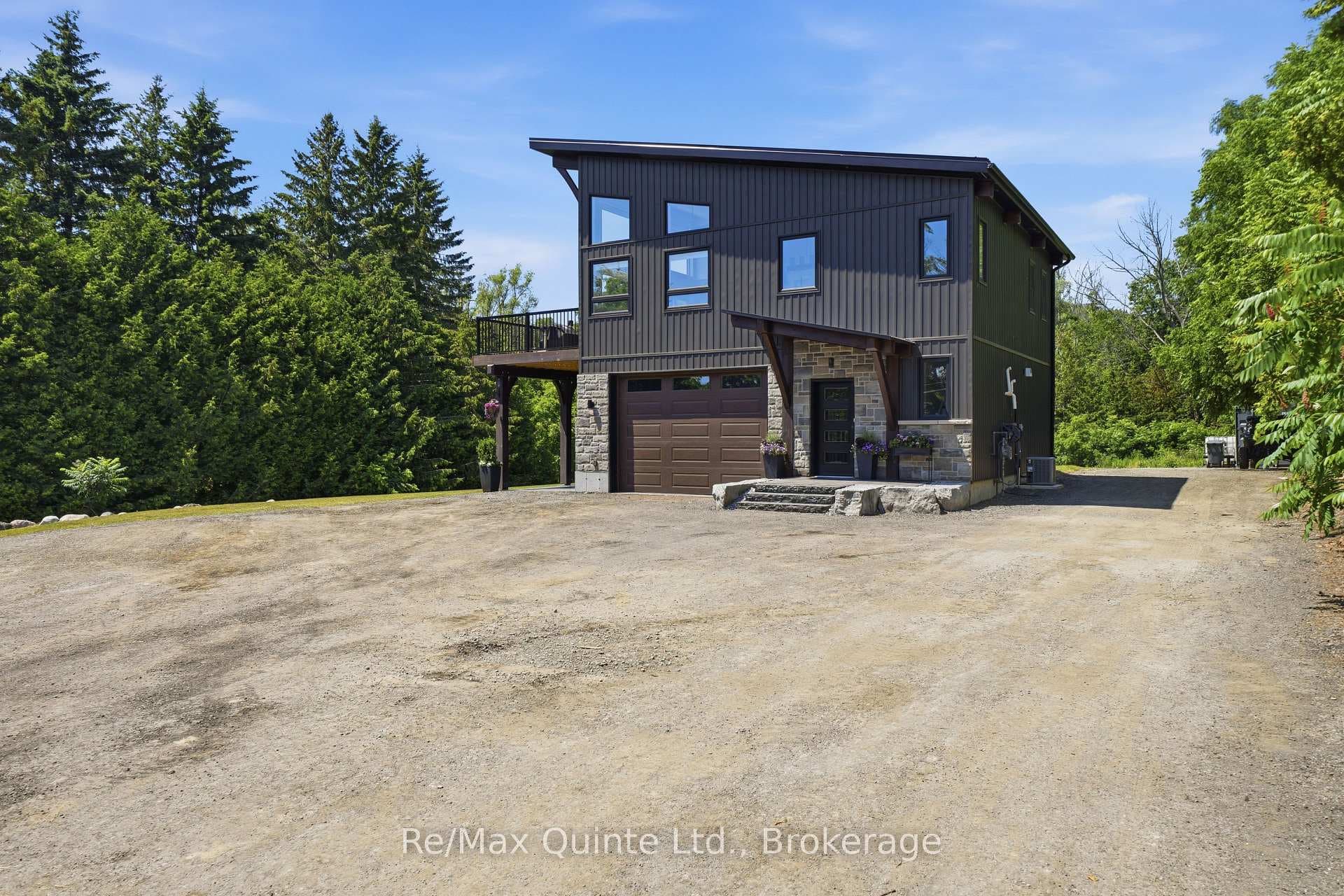 868 Smith Street photo 4