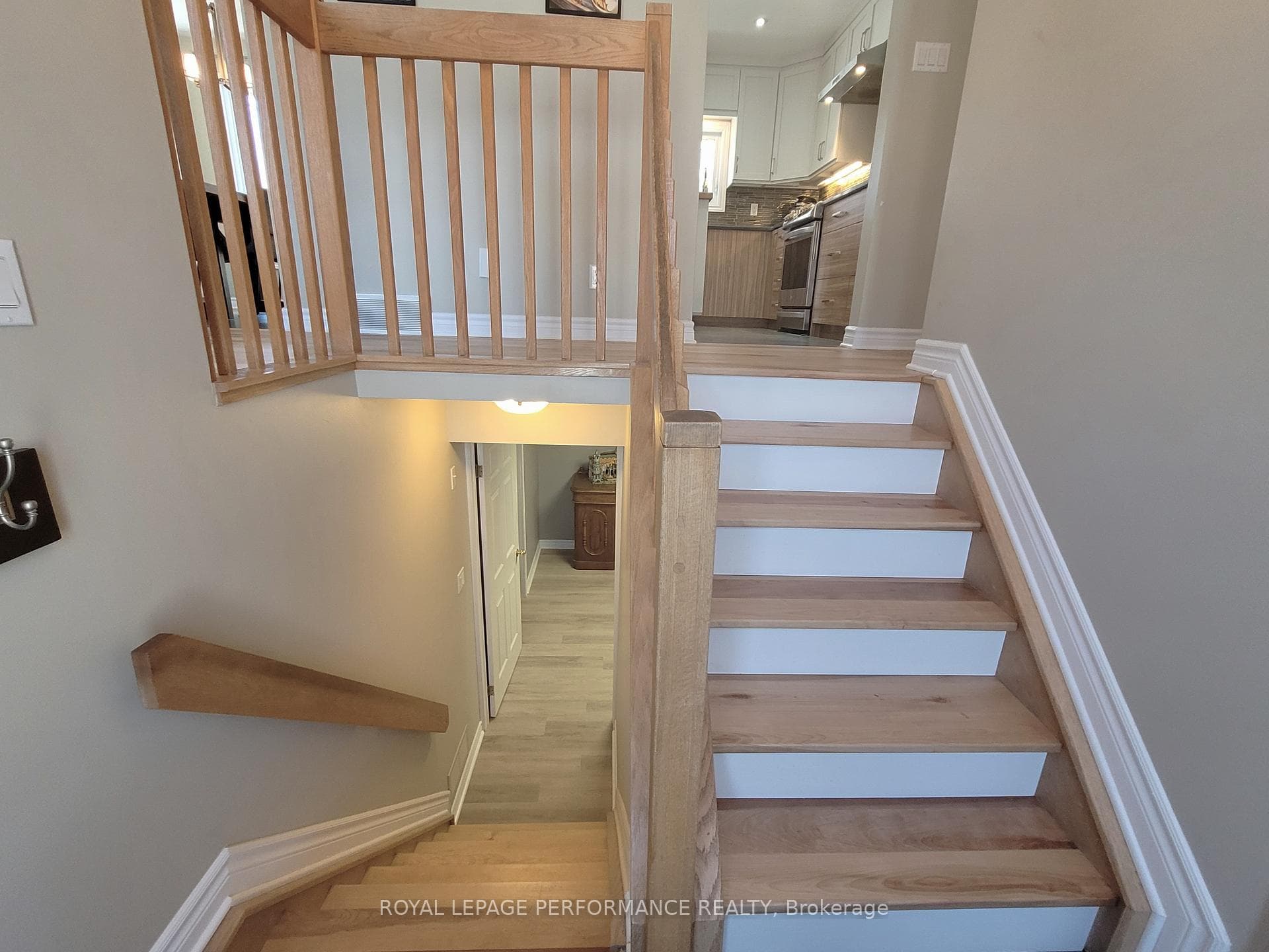 136 Corvinelli Crescent photo 21