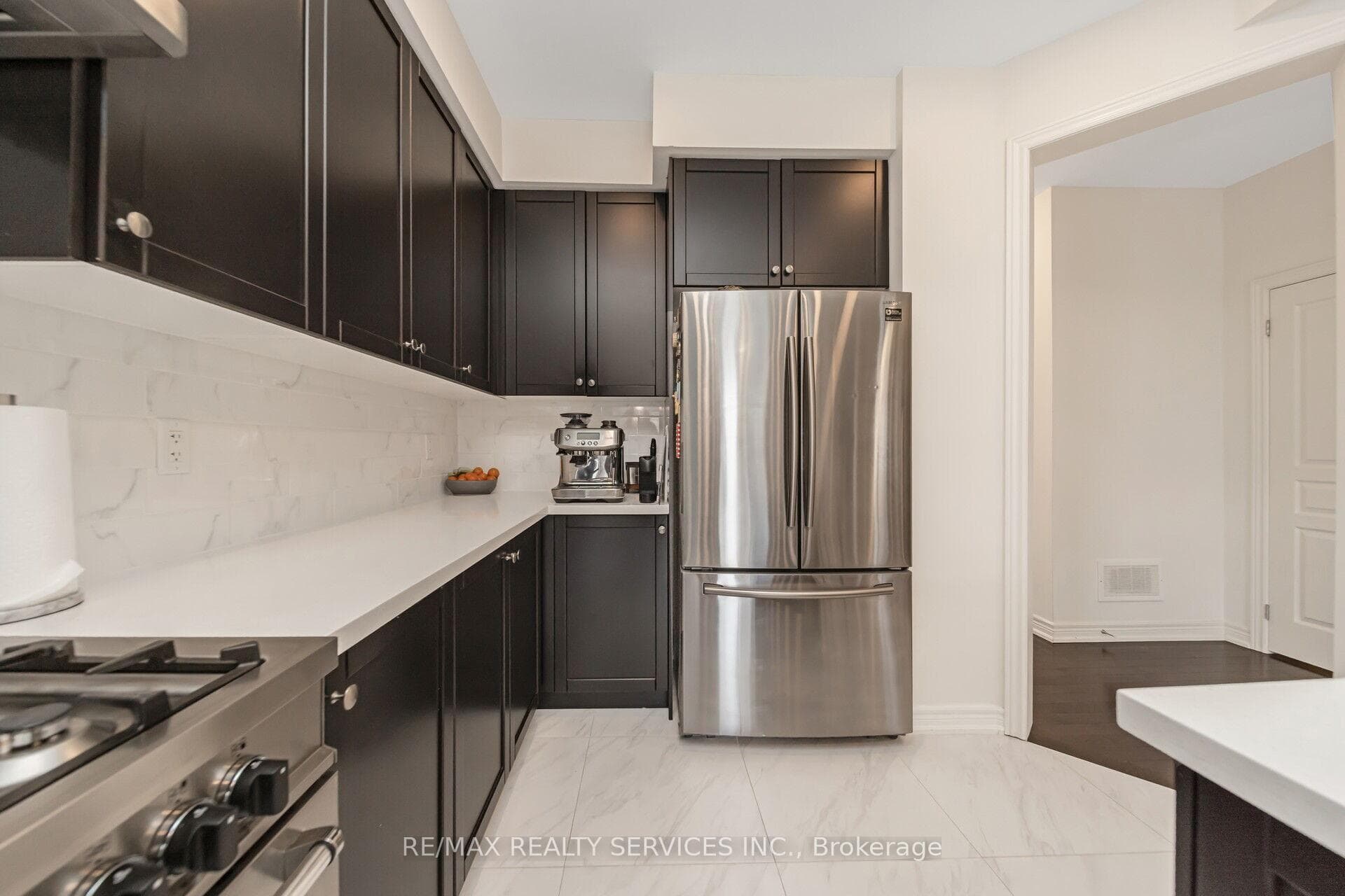 564 Mactier Drive photo 8