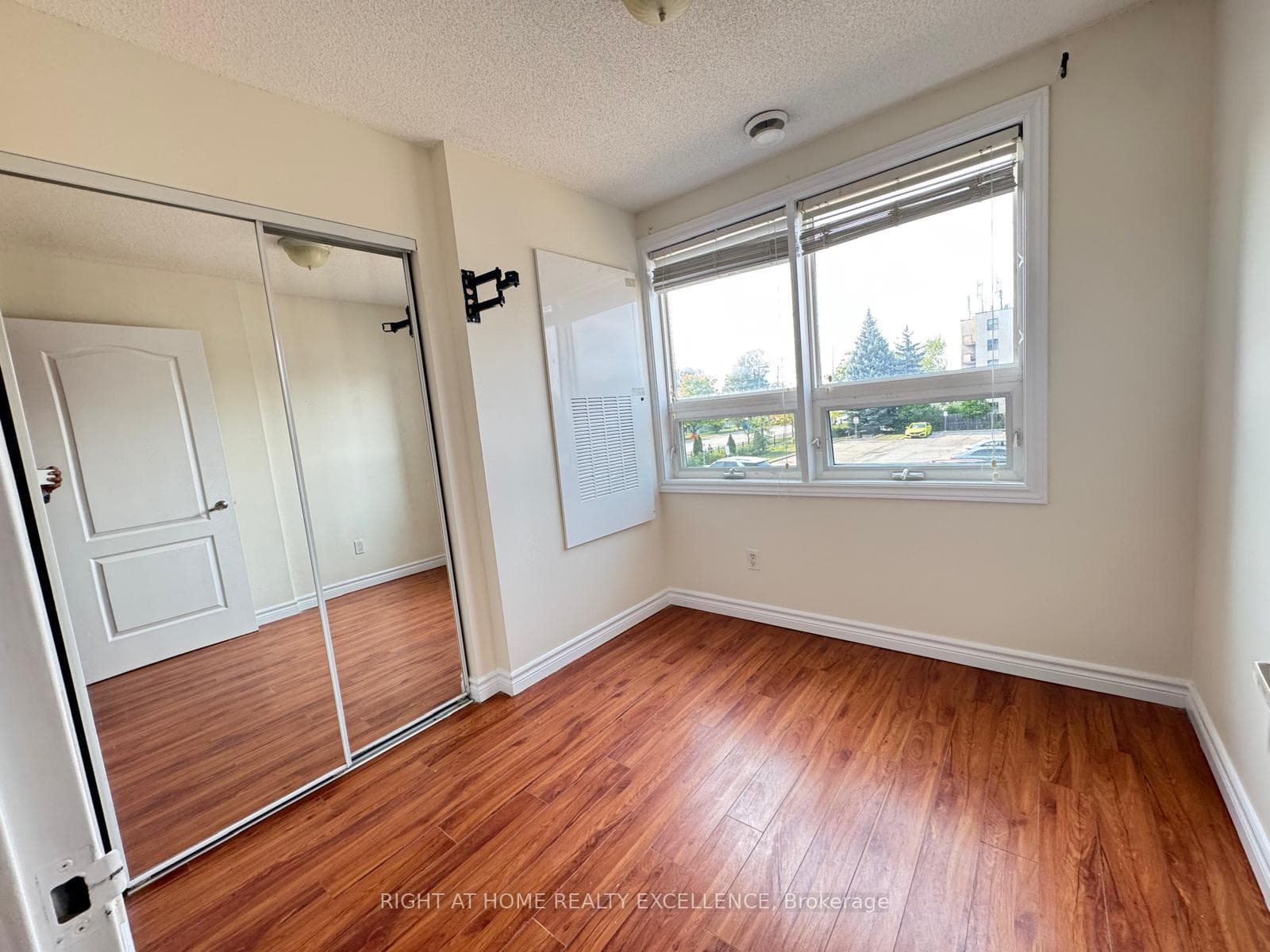 7405 Goreway Drive Unit 202 photo 10