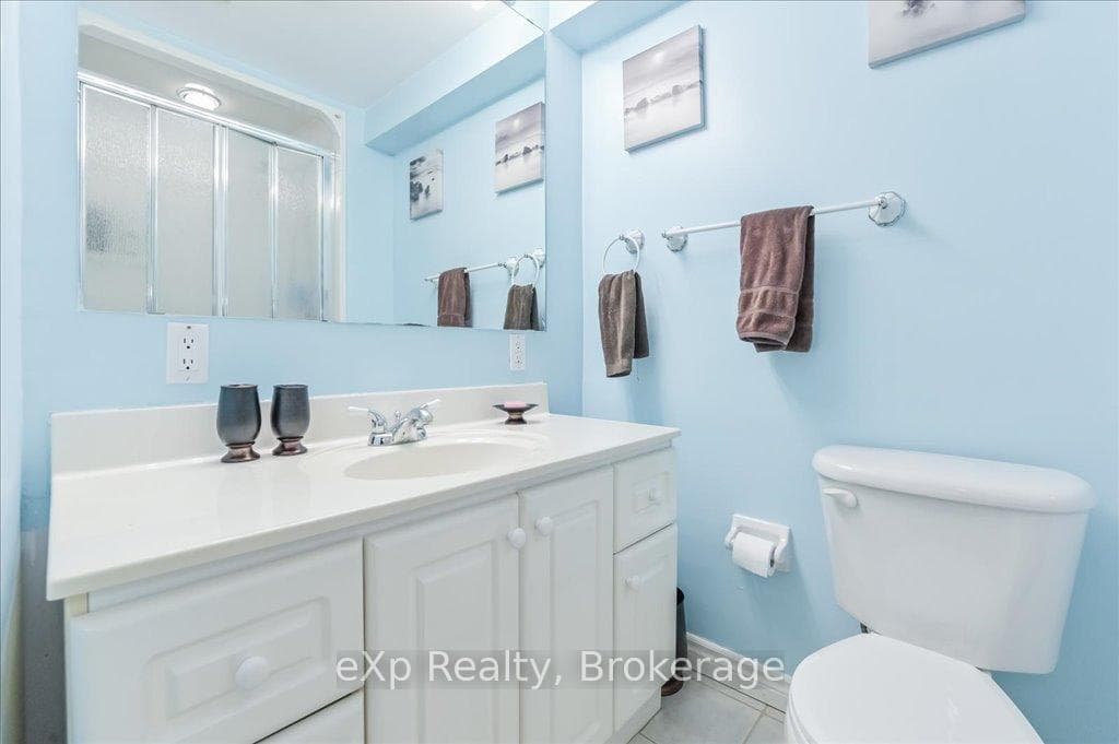260 Strathallan Street photo 31