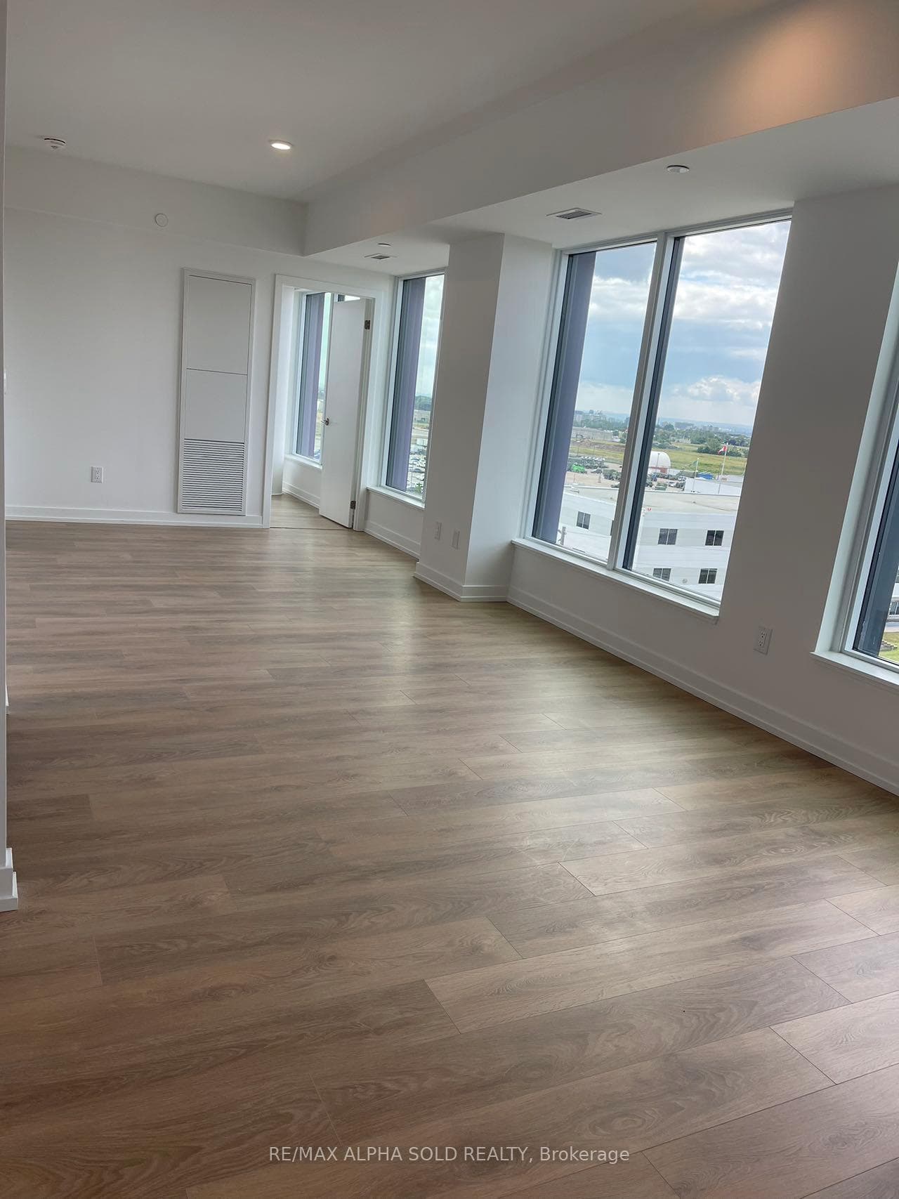 1100 Sheppard Avenue Unit 926 photo 3