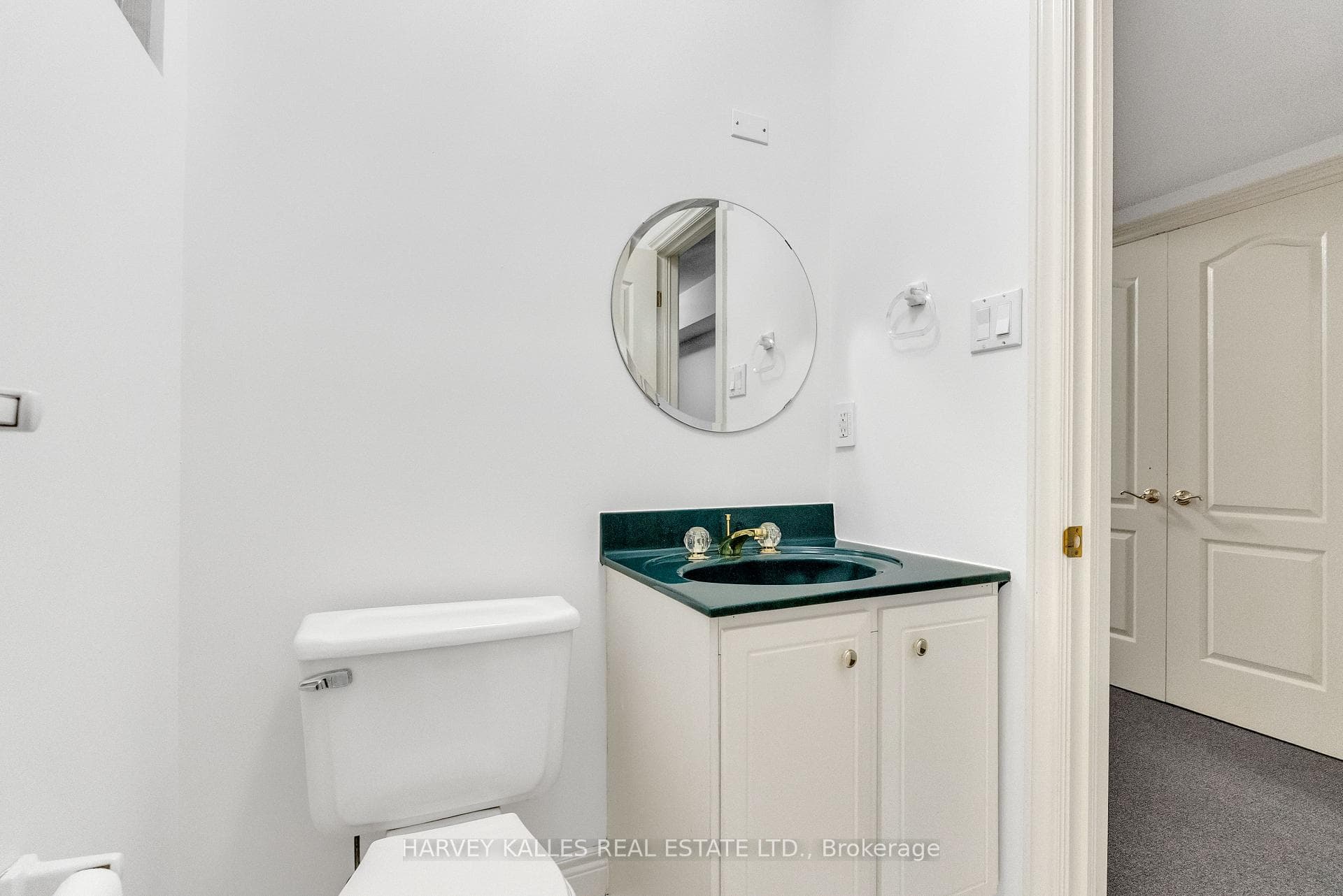 51 Stuart Avenue photo 38