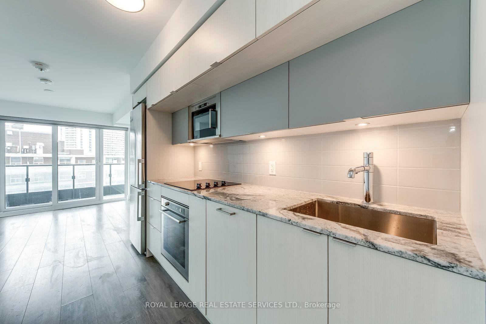 585 Bloor Street Unit 1320 photo 8