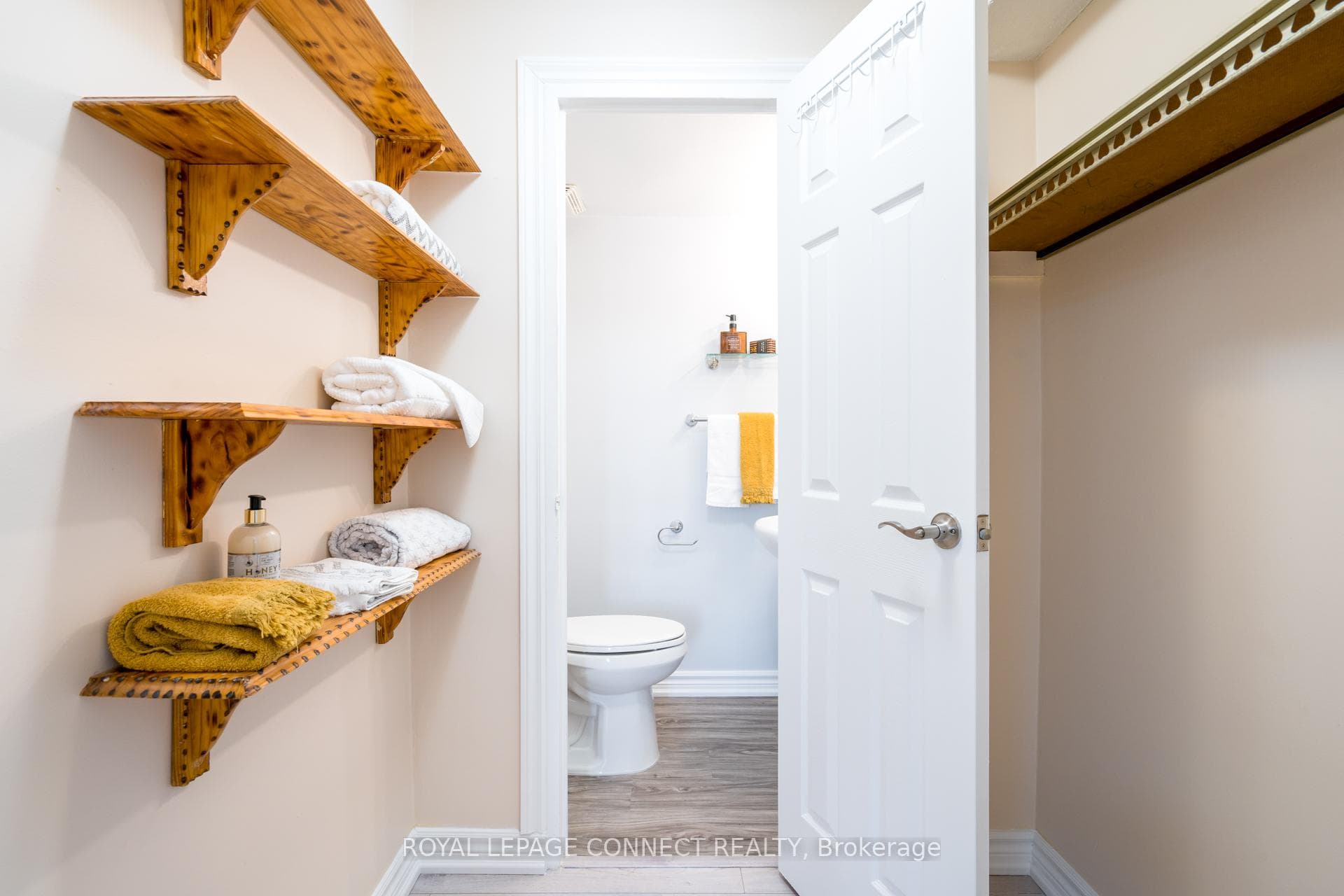 Walk-in Closet/2-Piece Ensuite