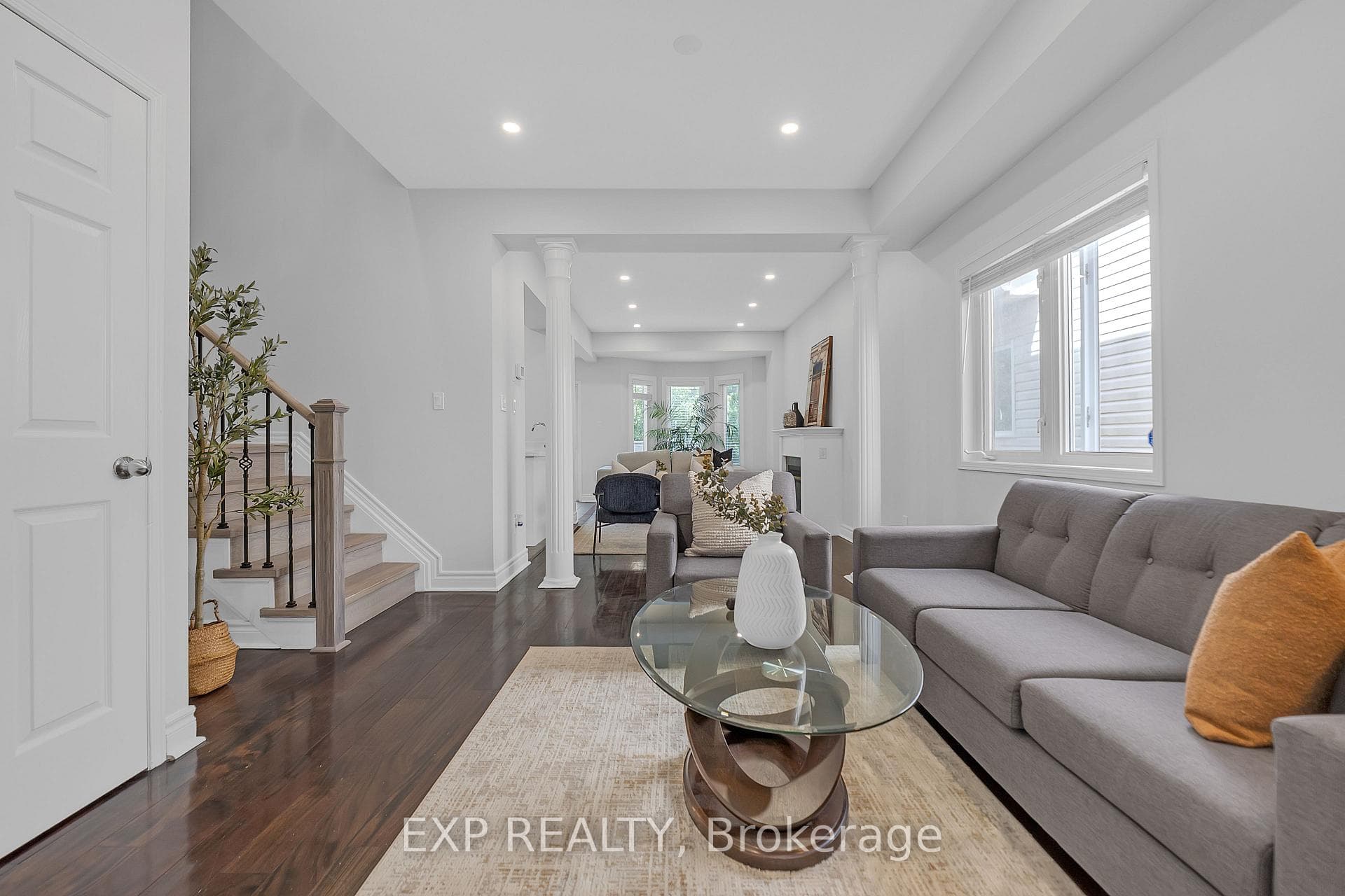 212 Shadow Place photo 4