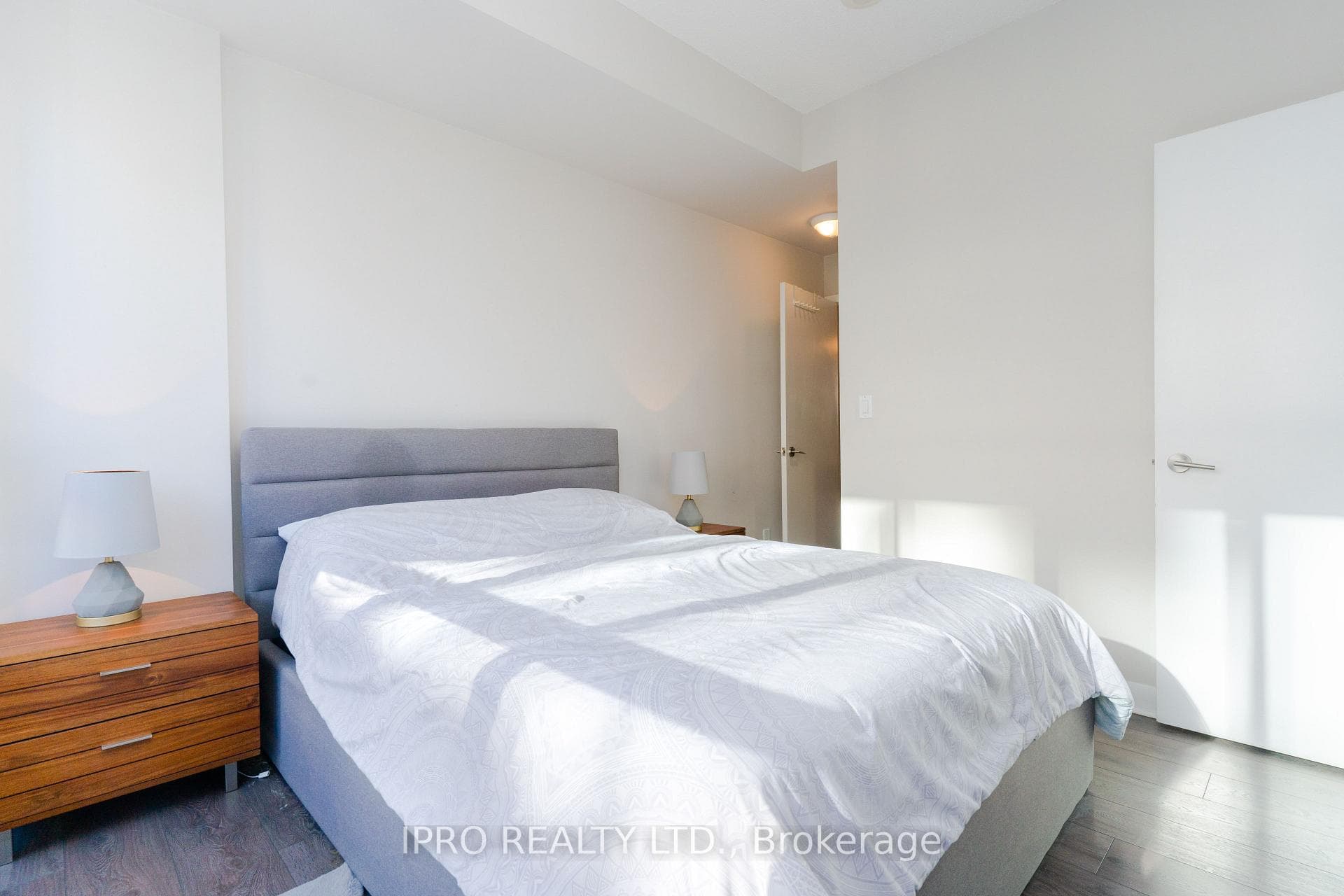 15 Bruyeres Mews Unit 414 photo 12