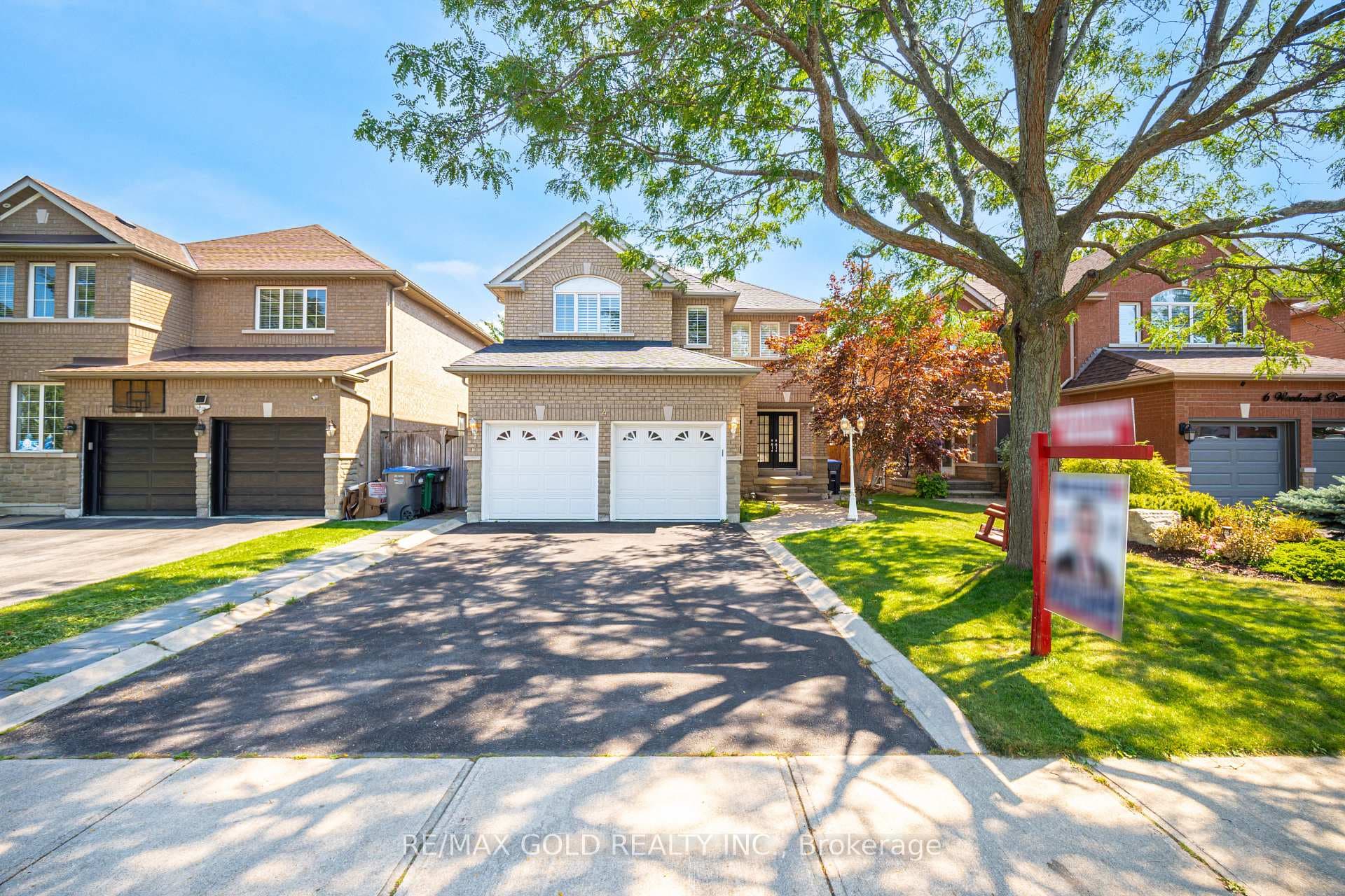 4 Woodcreek Drive photo 2