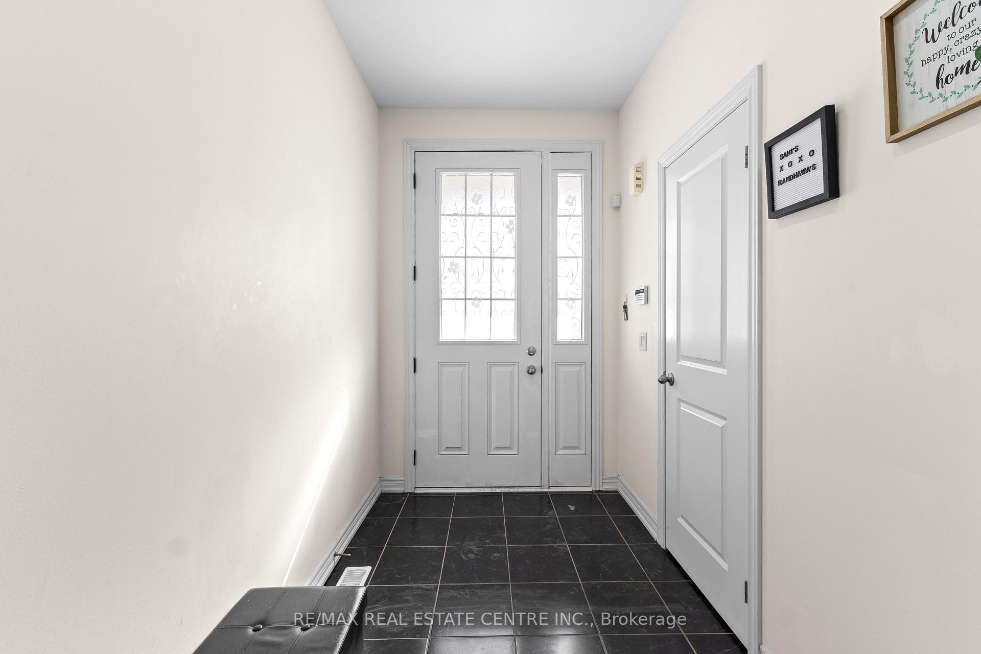 74 Ivor Crescent photo 3