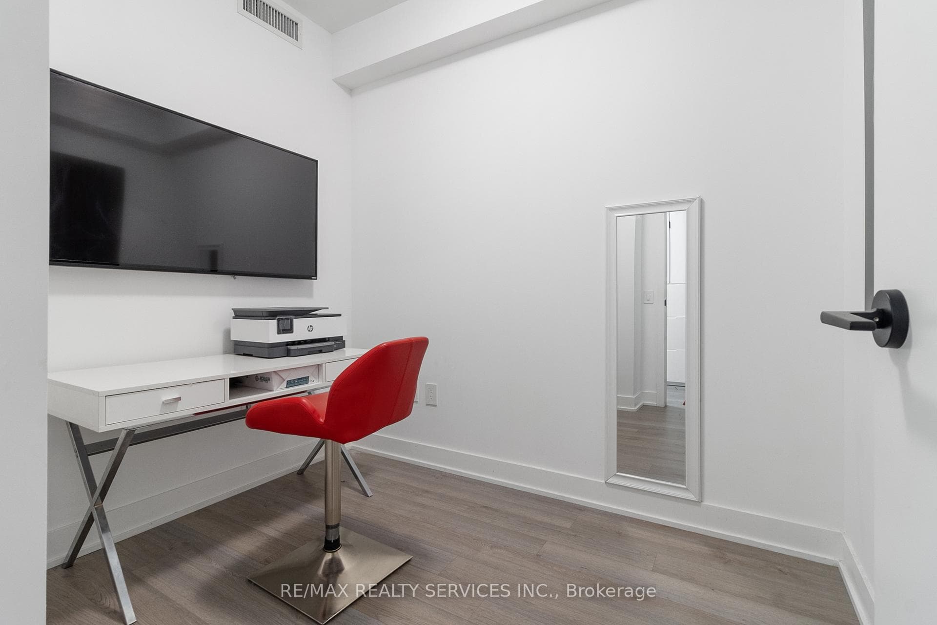 50 George Butchart Drive Unit 709 photo 13