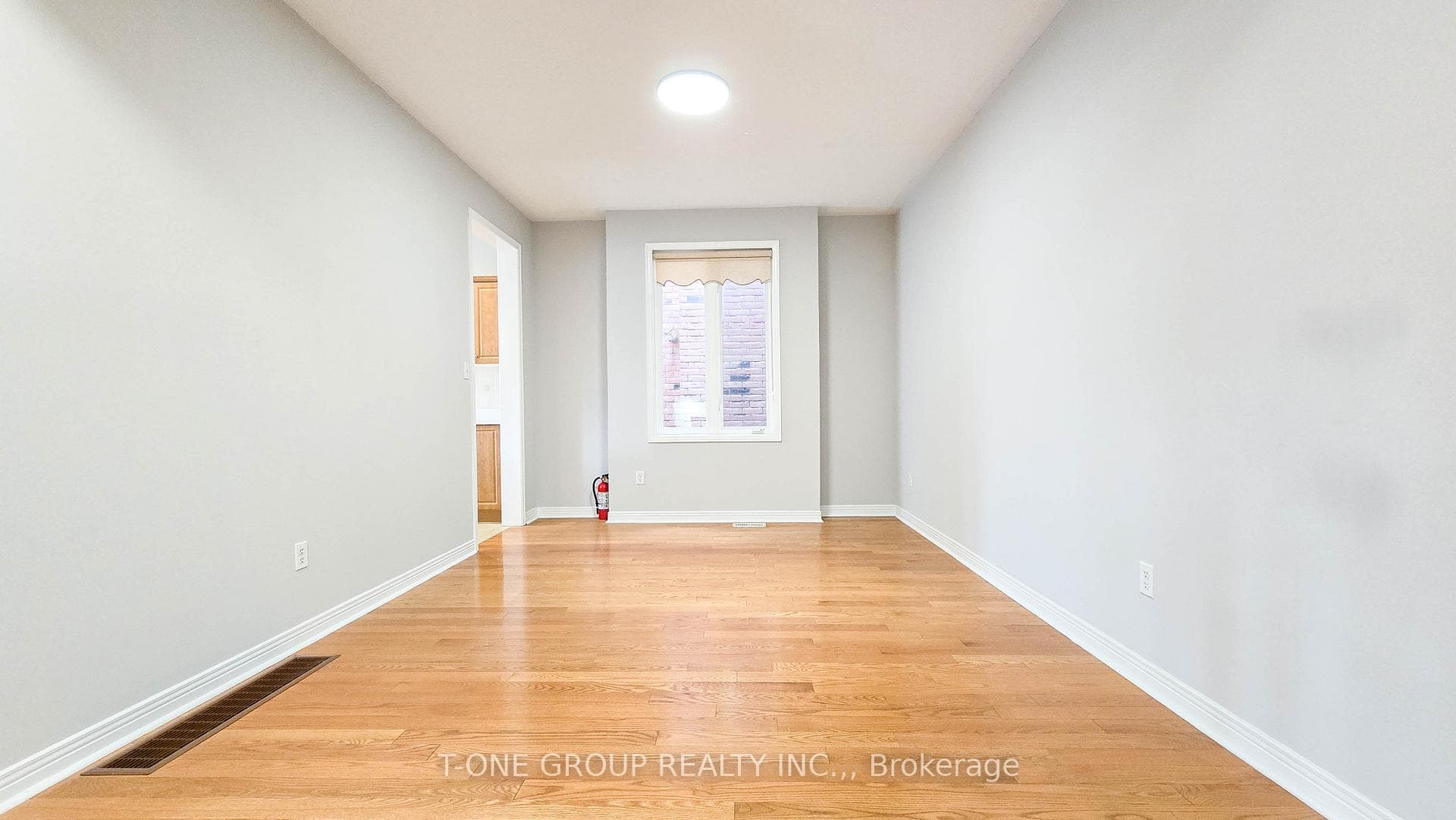 106 Castleglen Boulevard photo 12