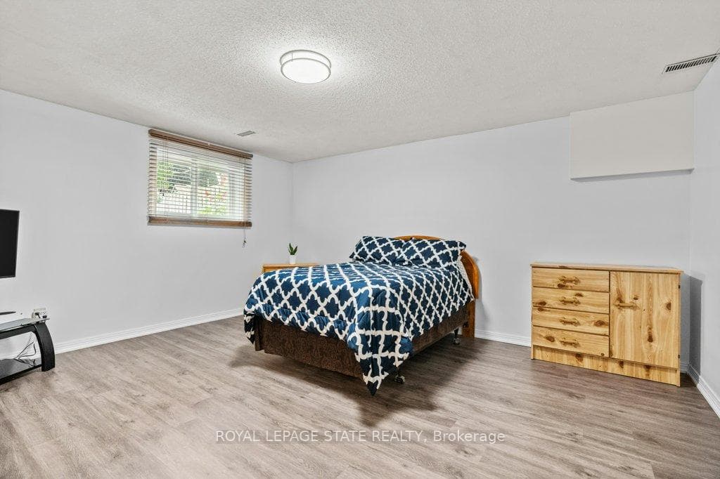 48 McMaster Drive photo 28