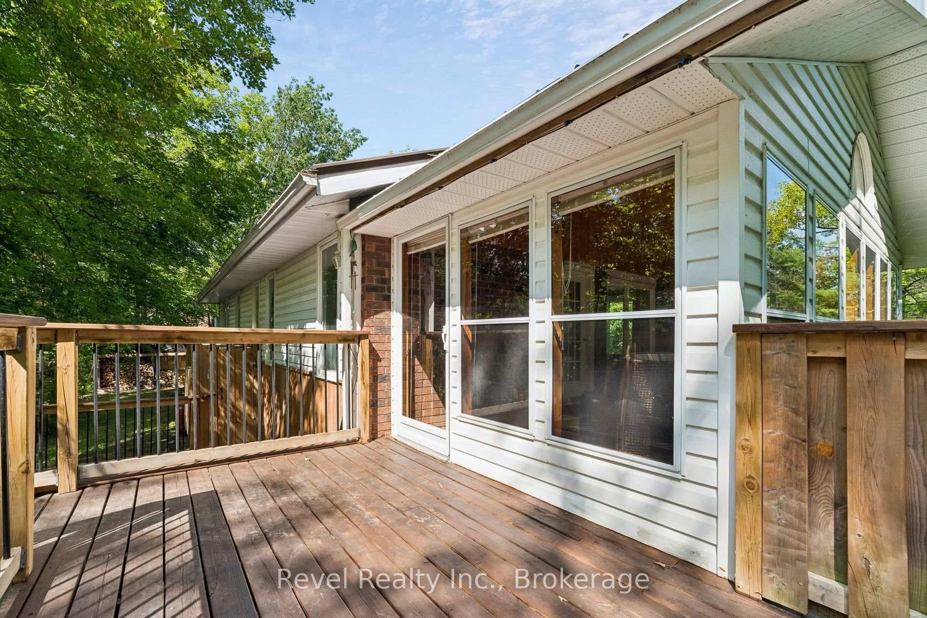 18 Bessie Avenue photo 36