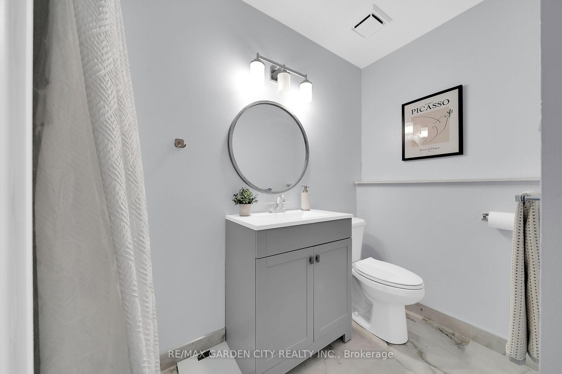 41 SANDRA Crescent photo 25