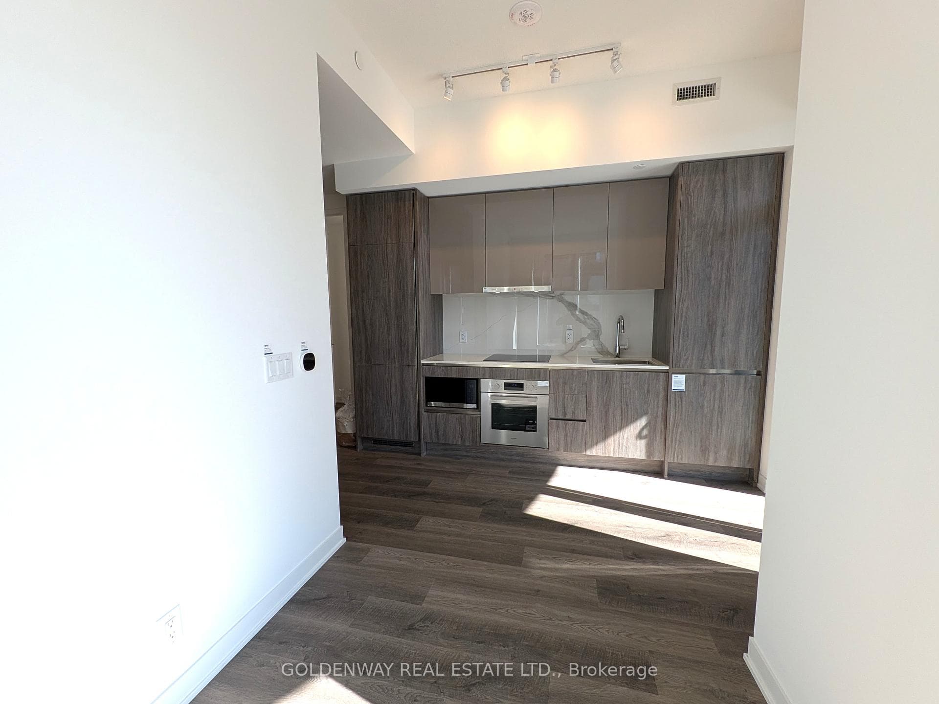 180 Front Street Unit 515 photo 15