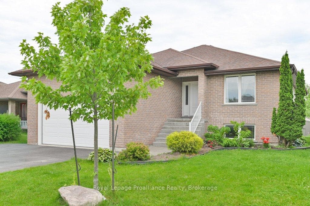 24 Freedom Crescent photo 3