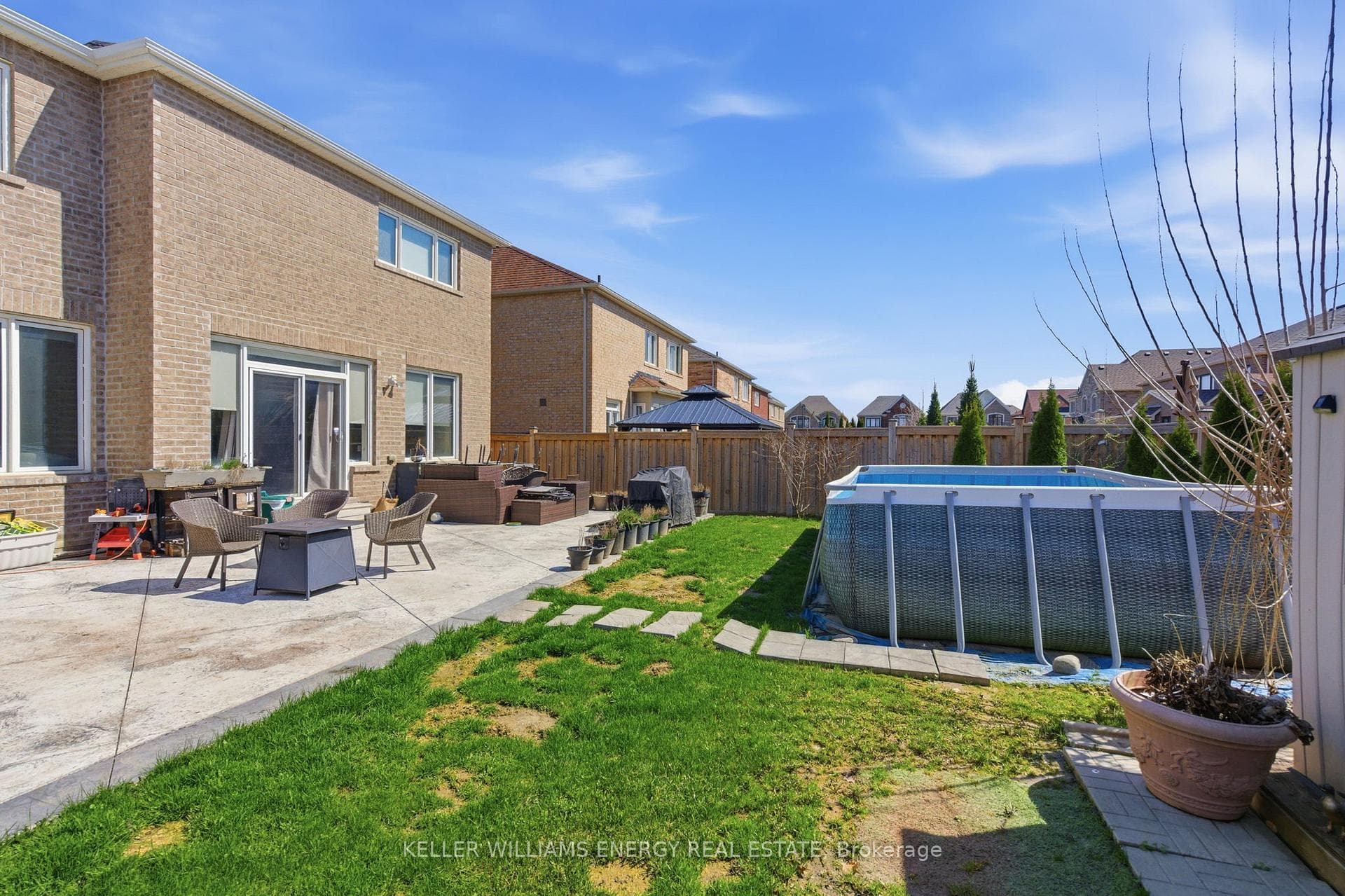 119 Stewart Crescent photo 47