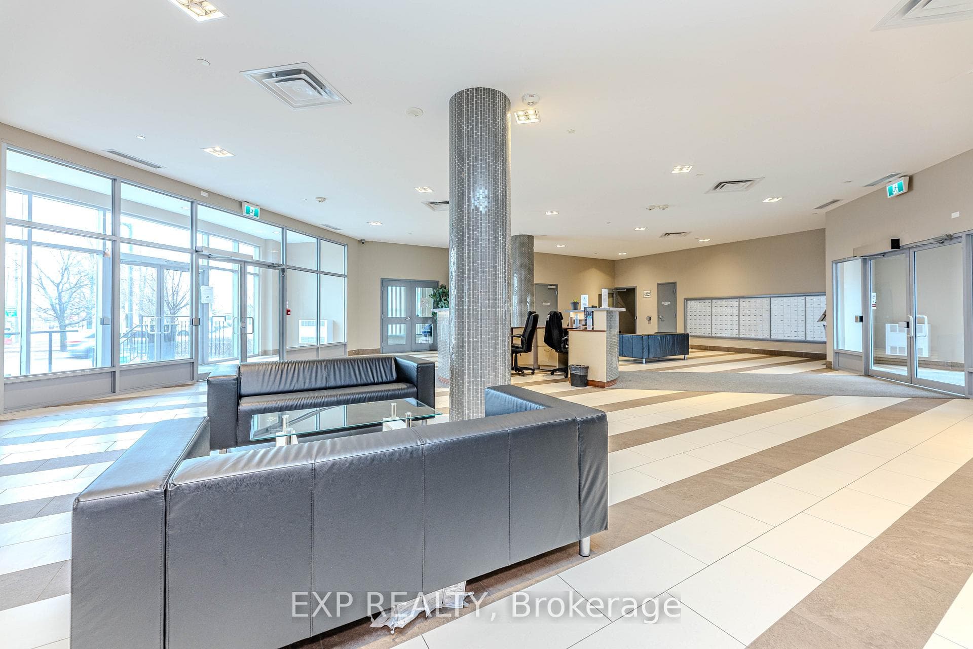 2152 Lawrence Avenue Unit 807 photo 4