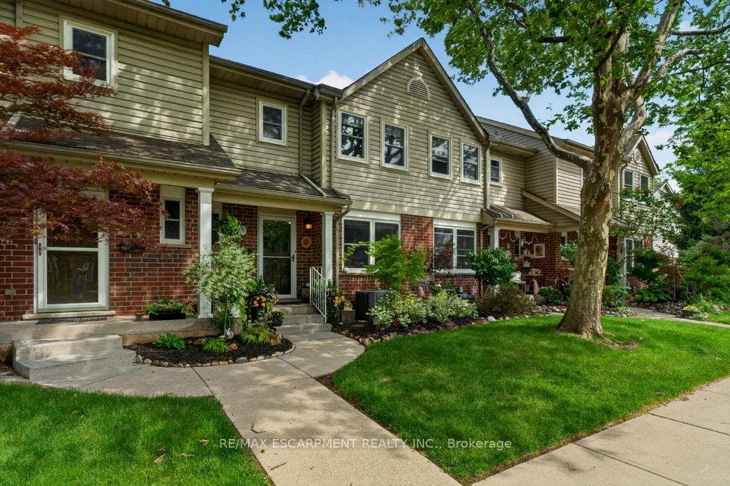 55 Kerman Avenue Unit 55 photo 2