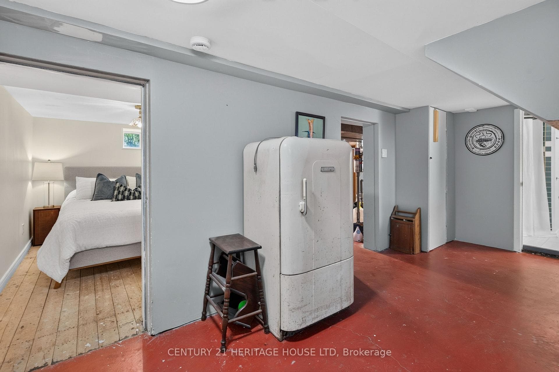 98 Roger Street photo 37