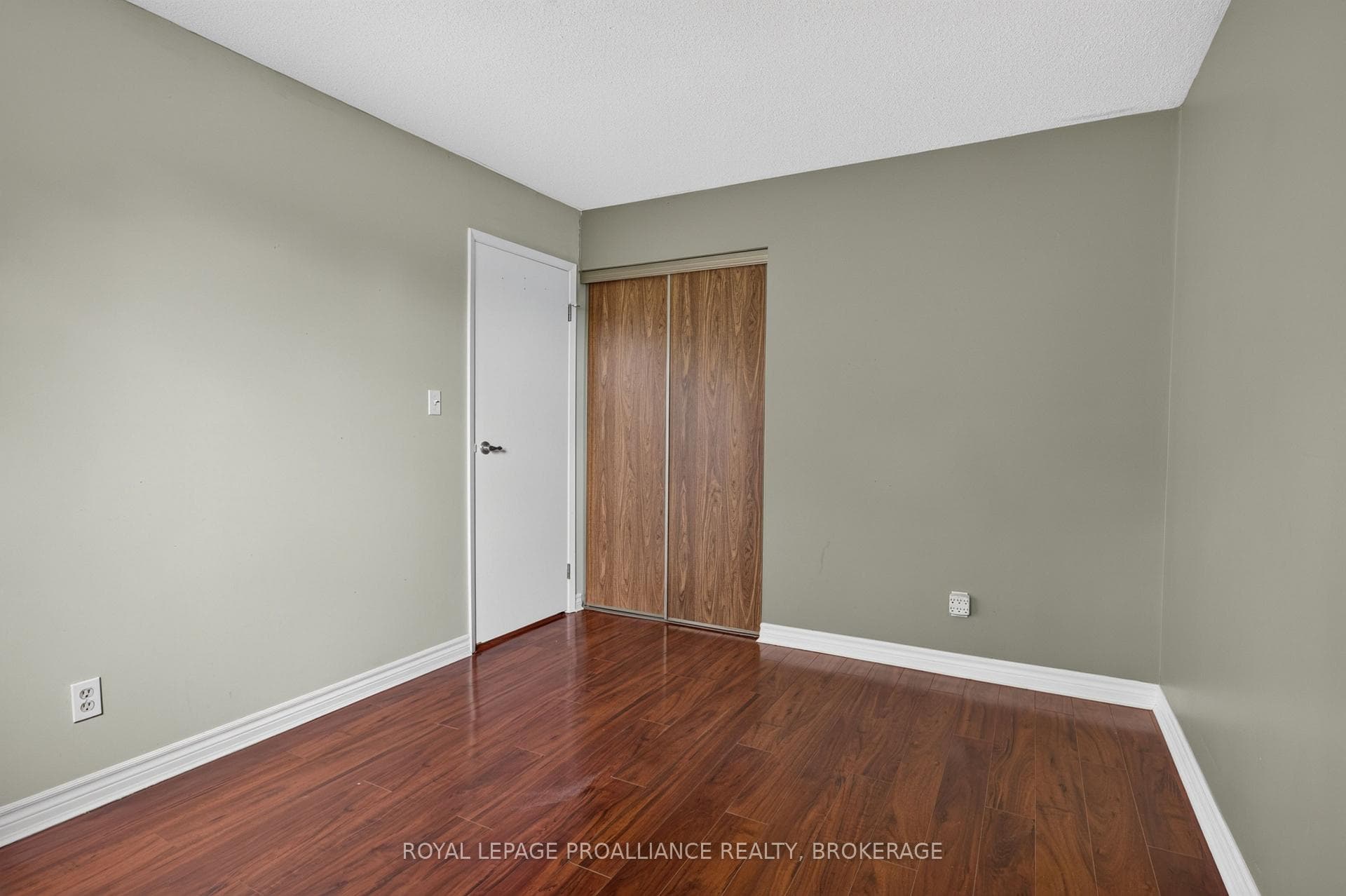585 Gavin Court photo 22