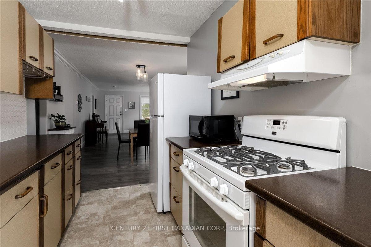 747 Whetter Avenue photo 13