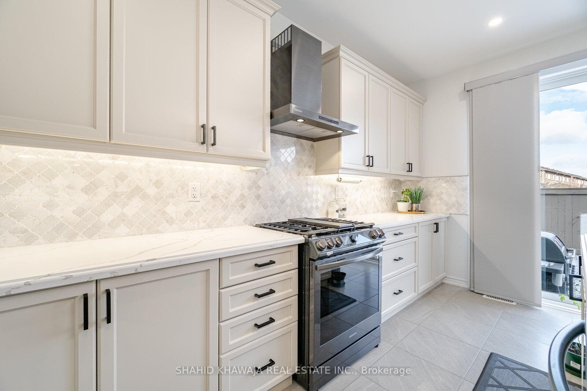 1215 Elderberry Crescent photo 12