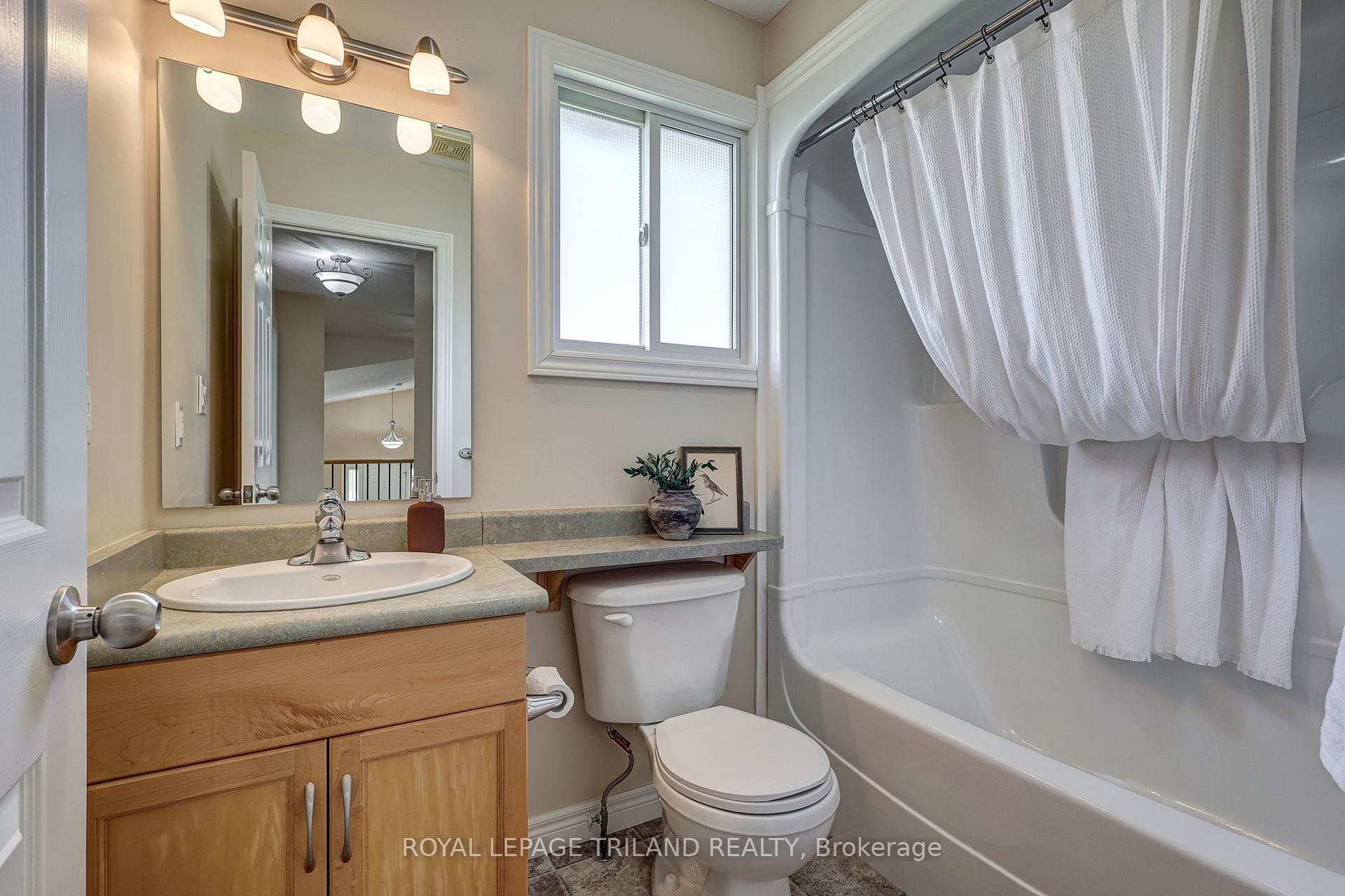 19 ORIOLE LANE, ST. THOMAS - BATH