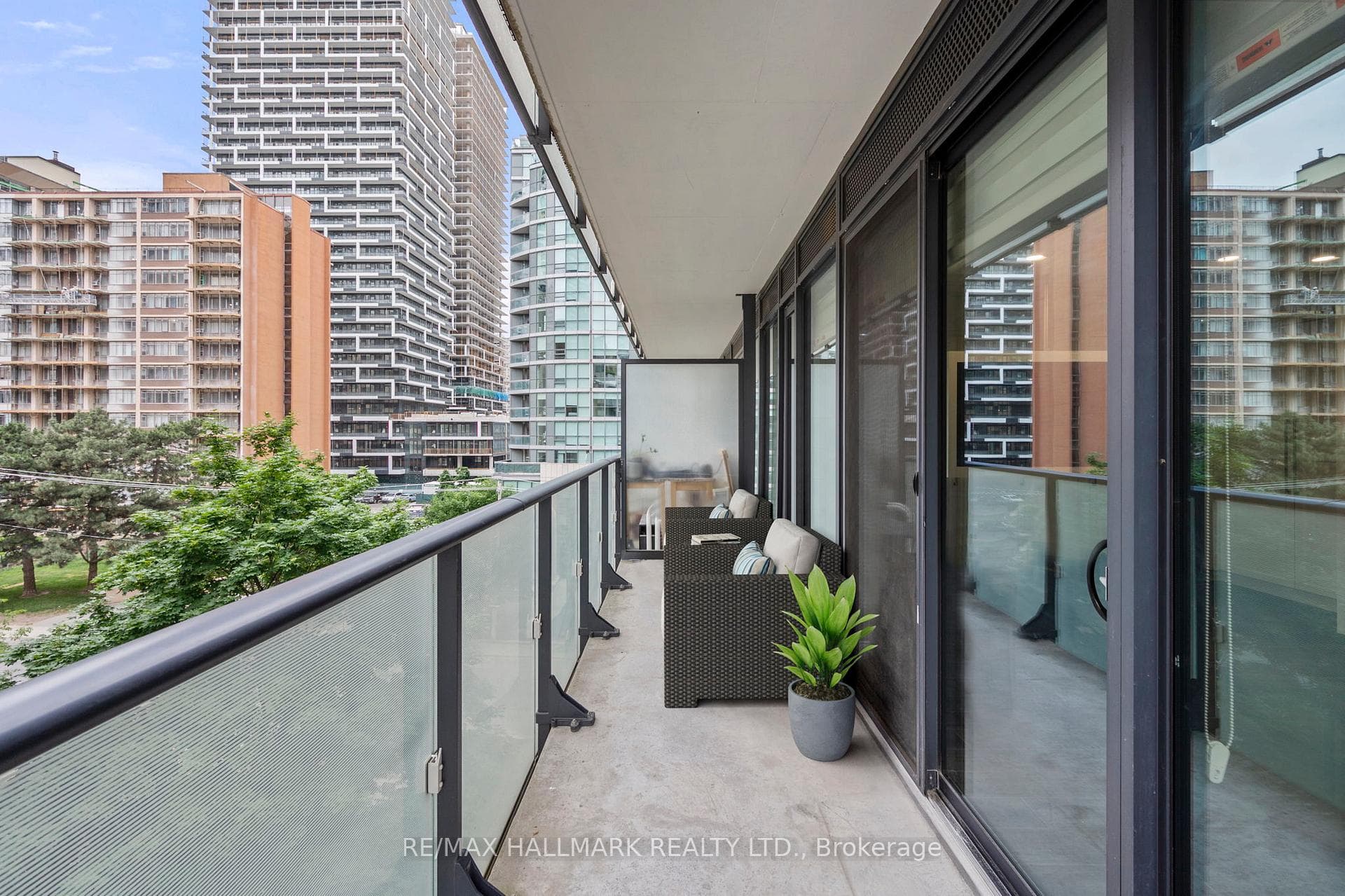 161 Roehampton Avenue Unit 525 photo 8