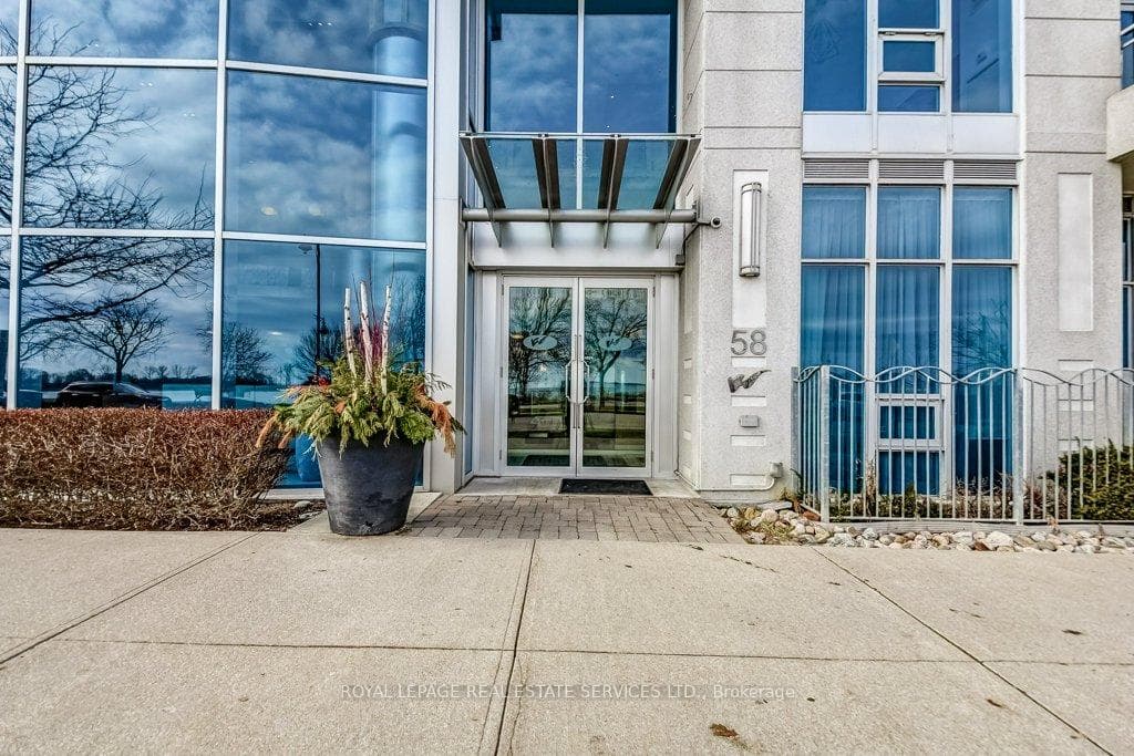 Entrance to 58 Marine Parade Dr.