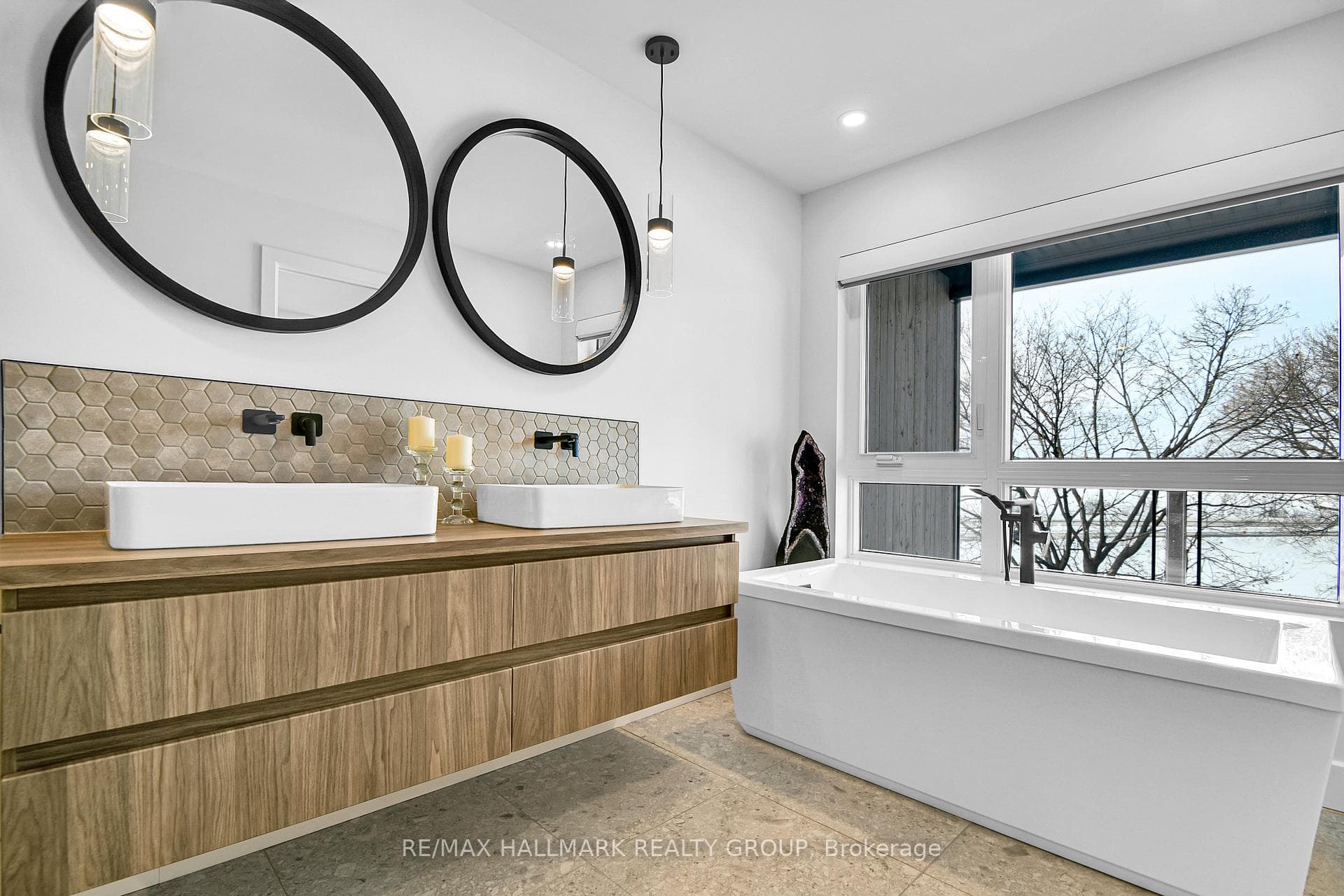 2nd floor - 5 piece ensuite bathroom