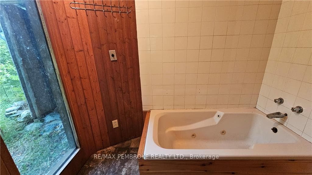 1810 HIGHWAY 132 photo 13