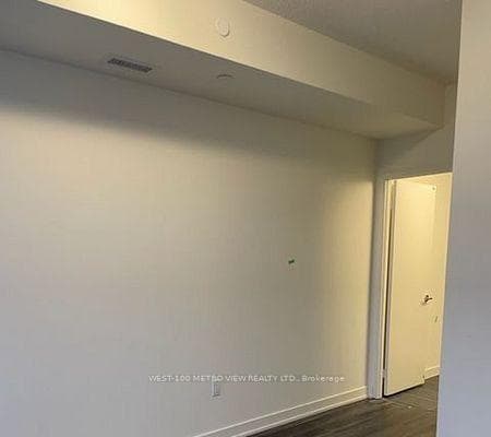 859 The Queensway N/A Unit 413 photo 4